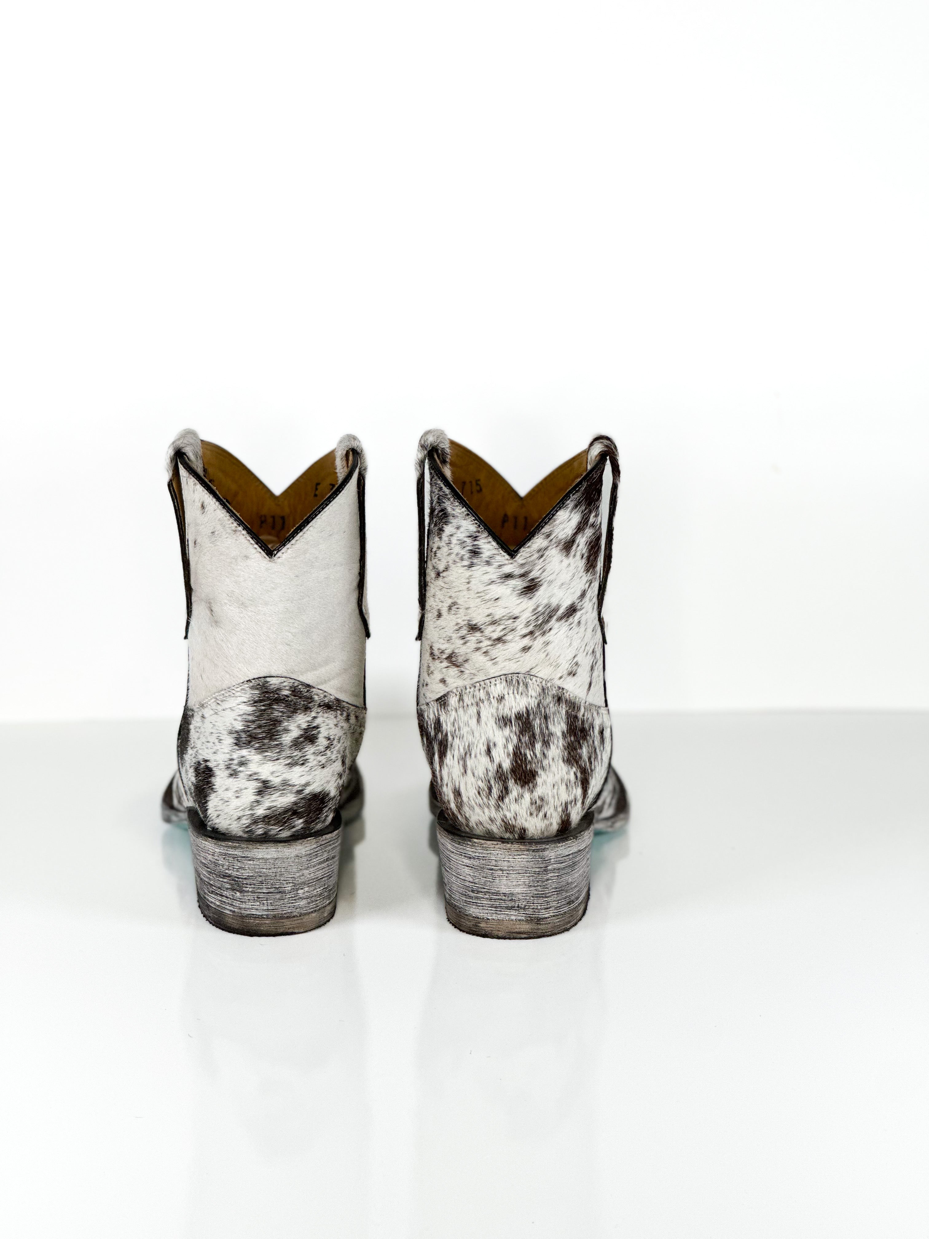 Azeri hick Cowhide — detail shot