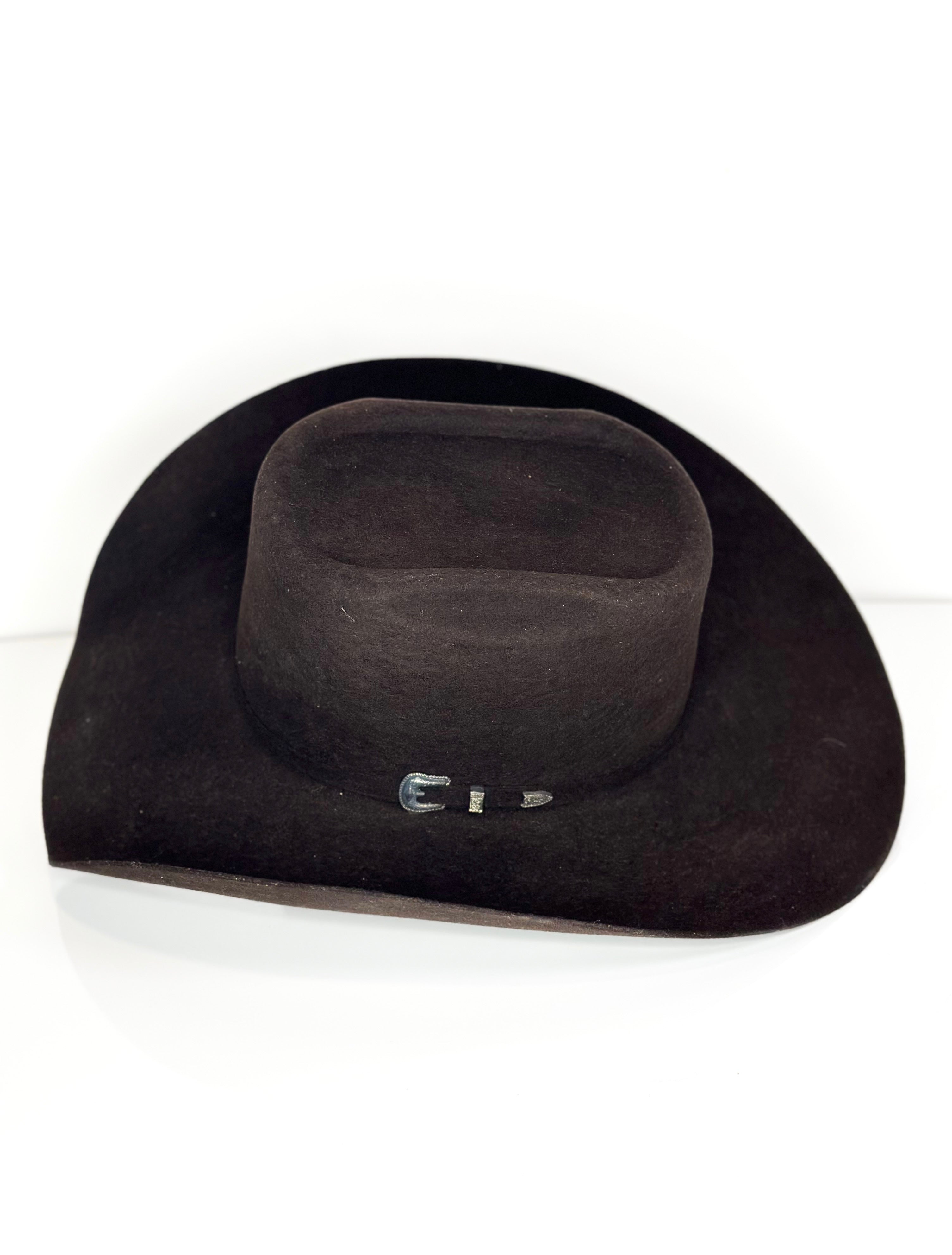 Chocolate Hat — angled view of Cuadra Piedreros cap