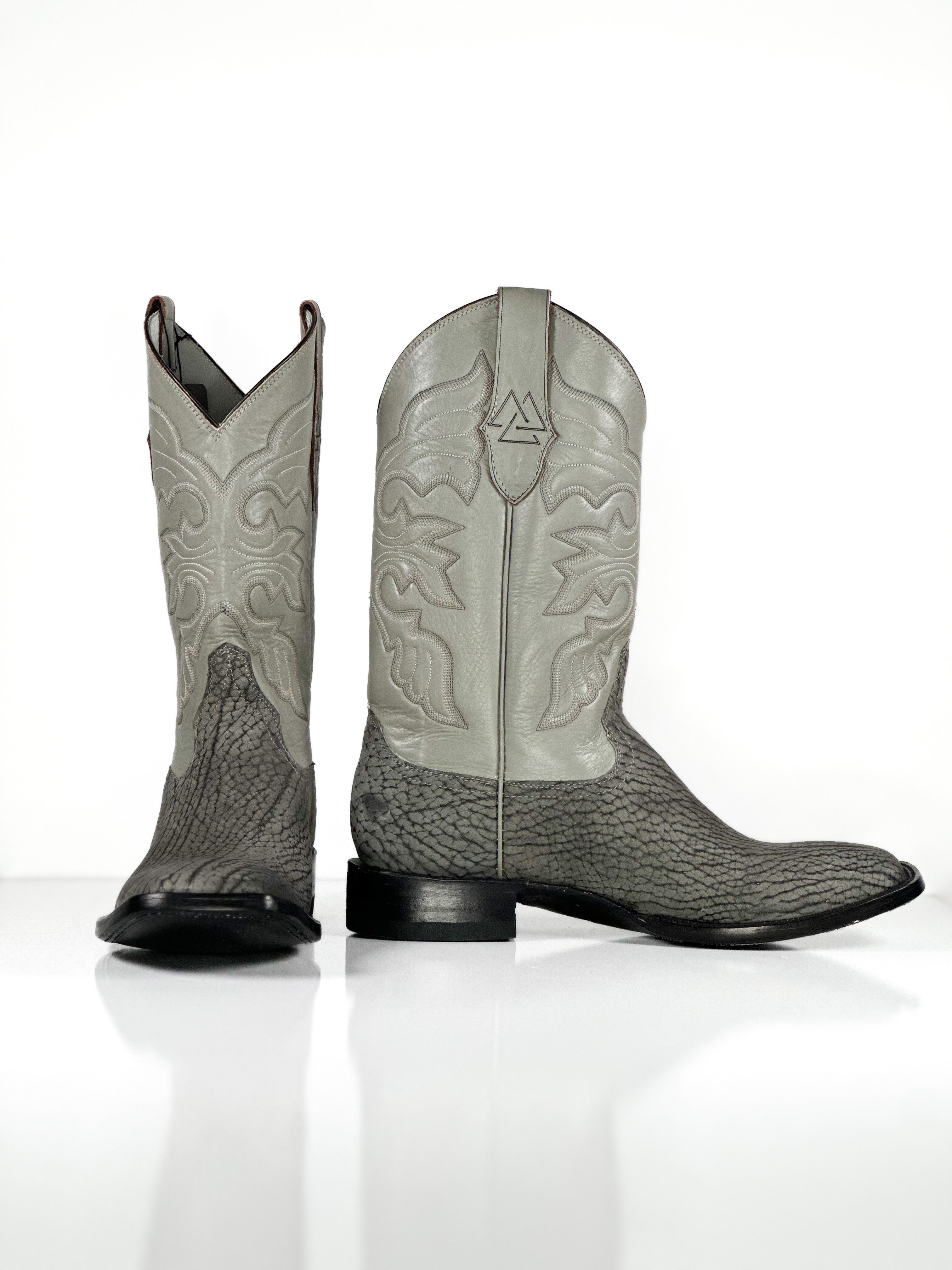 Men's- Sage Bullsneck — detail shot