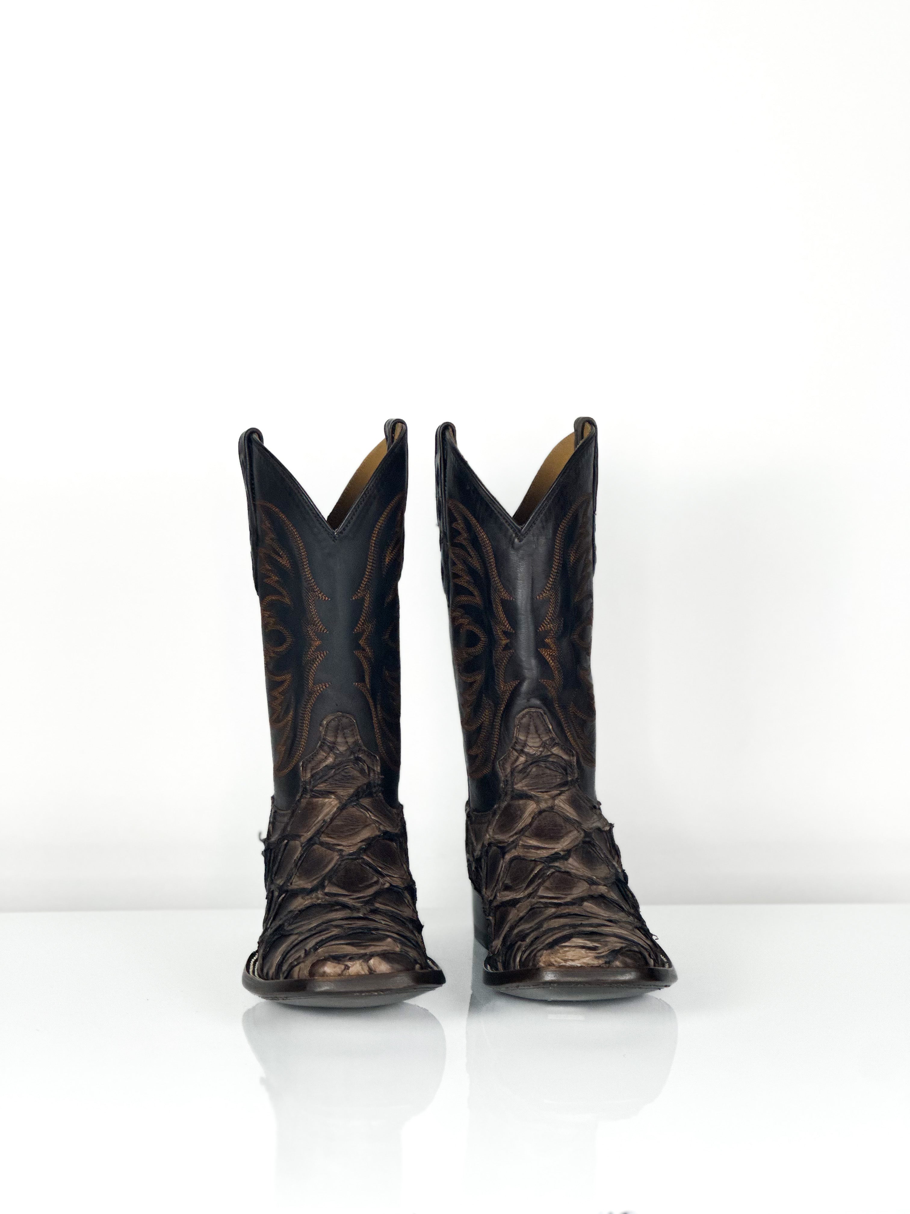 Botas de hombre con pez alado
