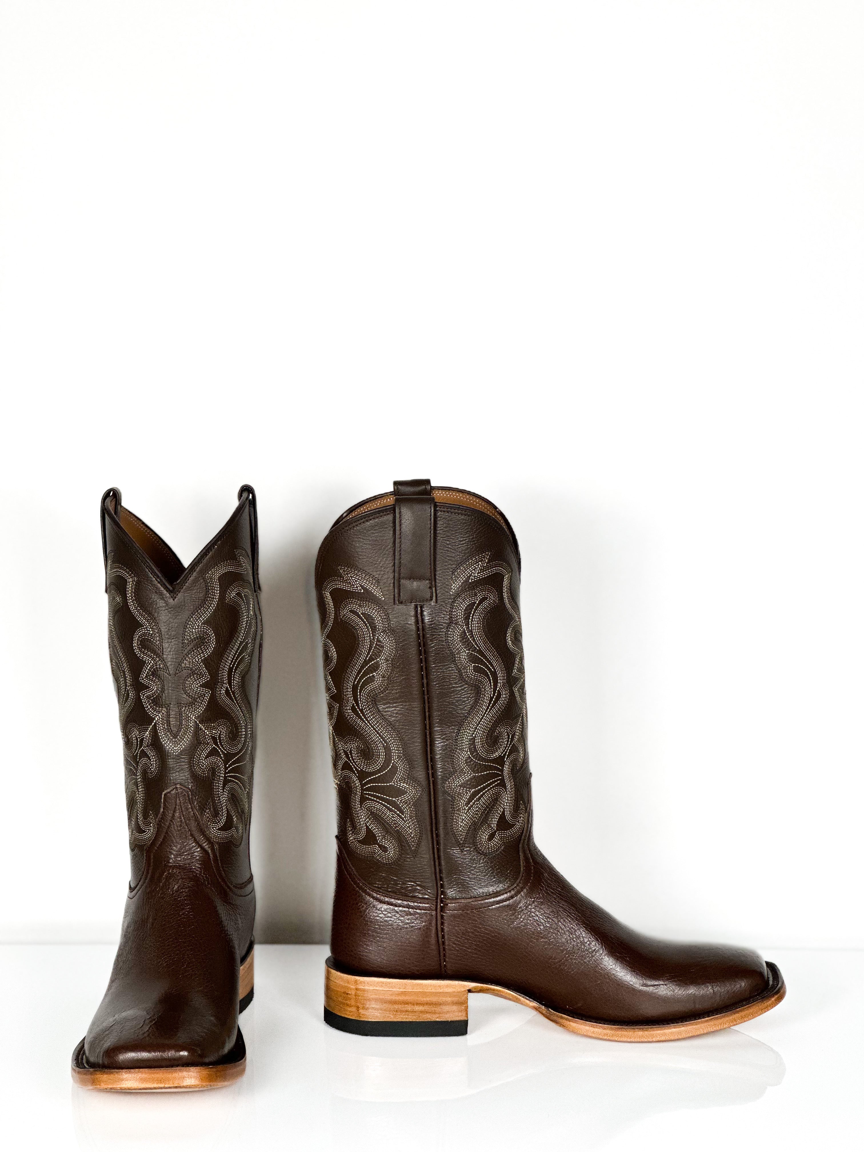 Men's Deer- Guinda — detail shot