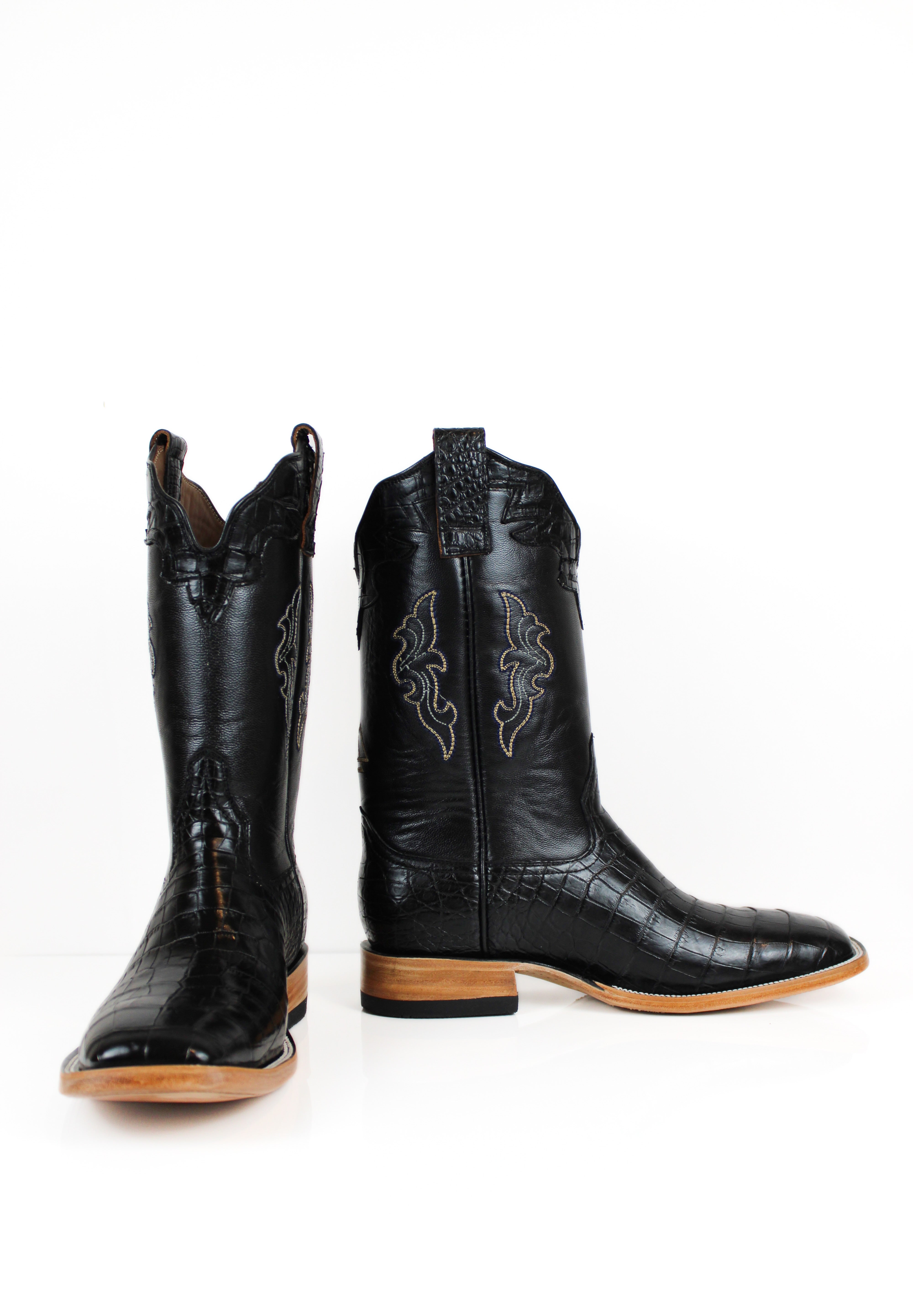 Caiman- Black Gold — detail shot