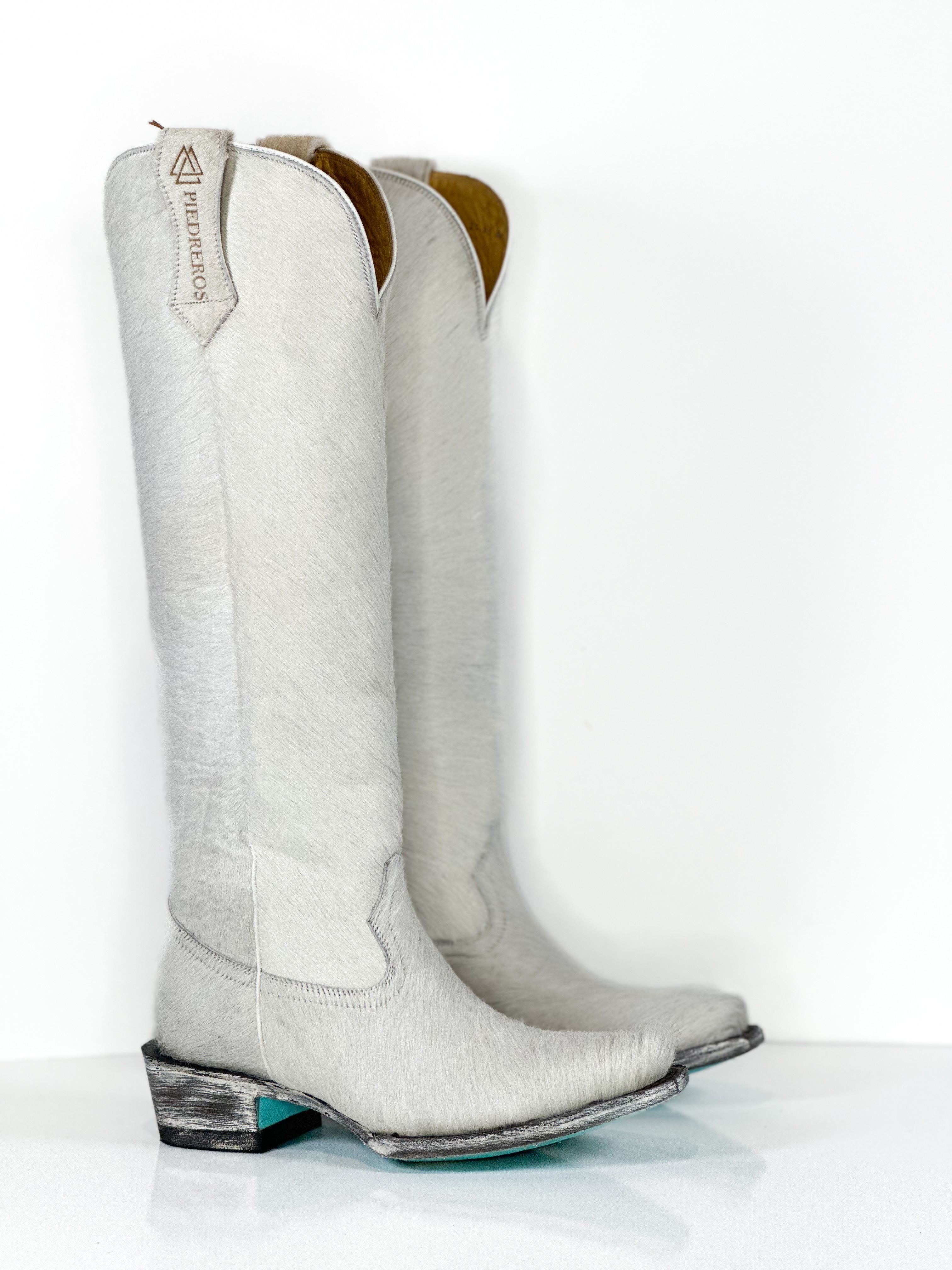 Azeri Cowhide- Snow by Cuadra Piedreros