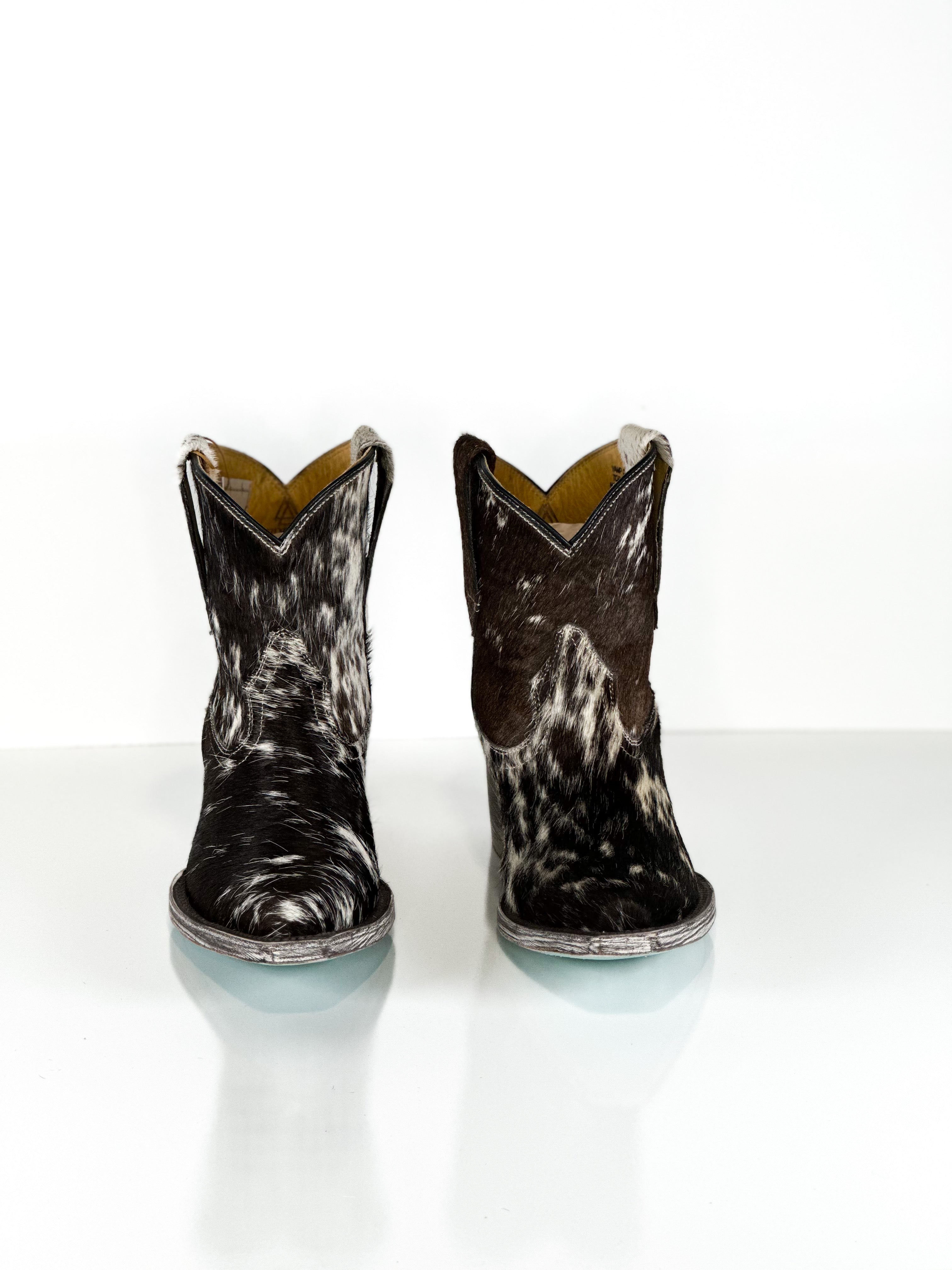 Azeri Mustang cowhide — side view