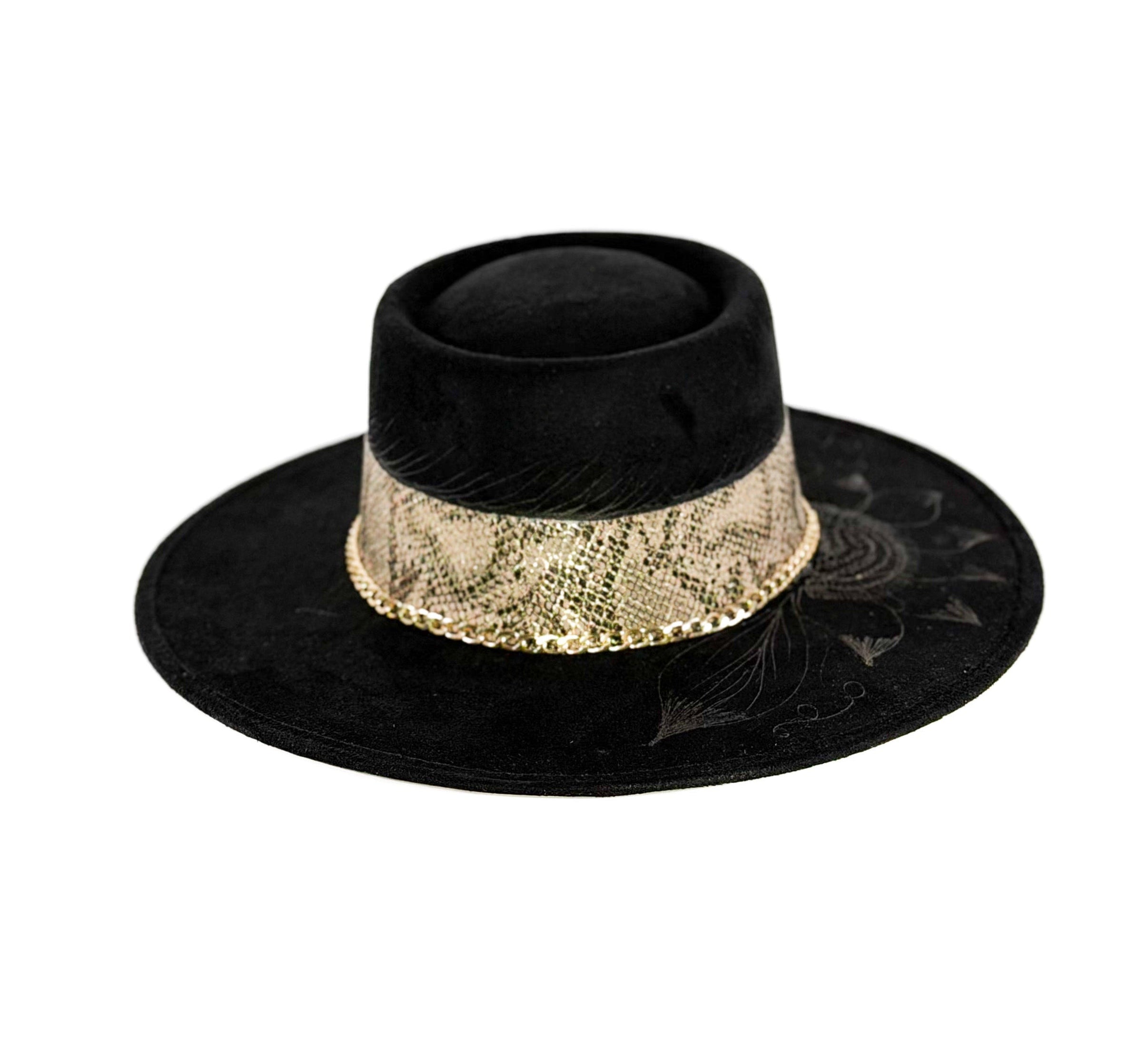 Sombrero de serpiente de oro negro