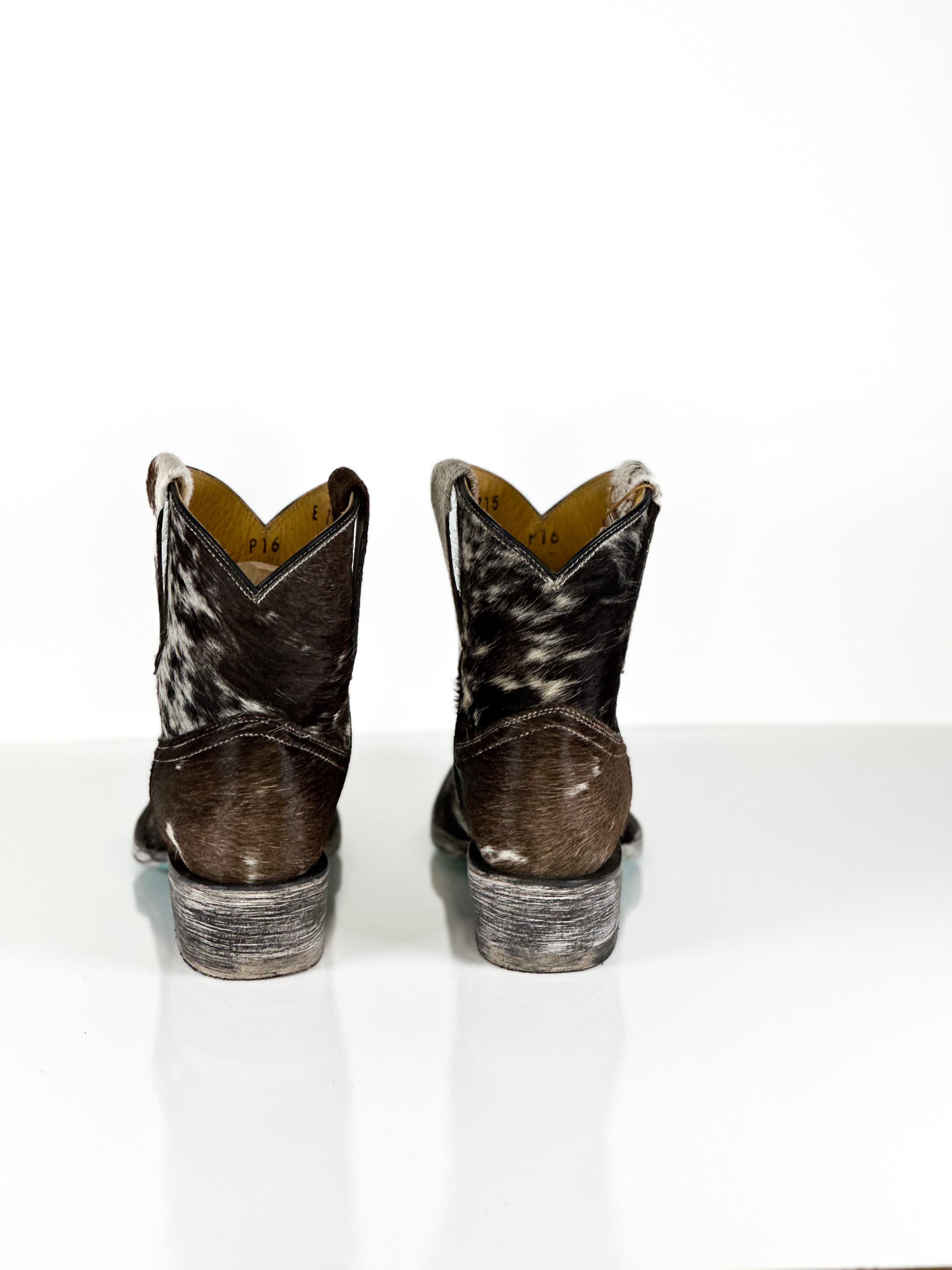 Azeri Mustang cowhide — detail shot