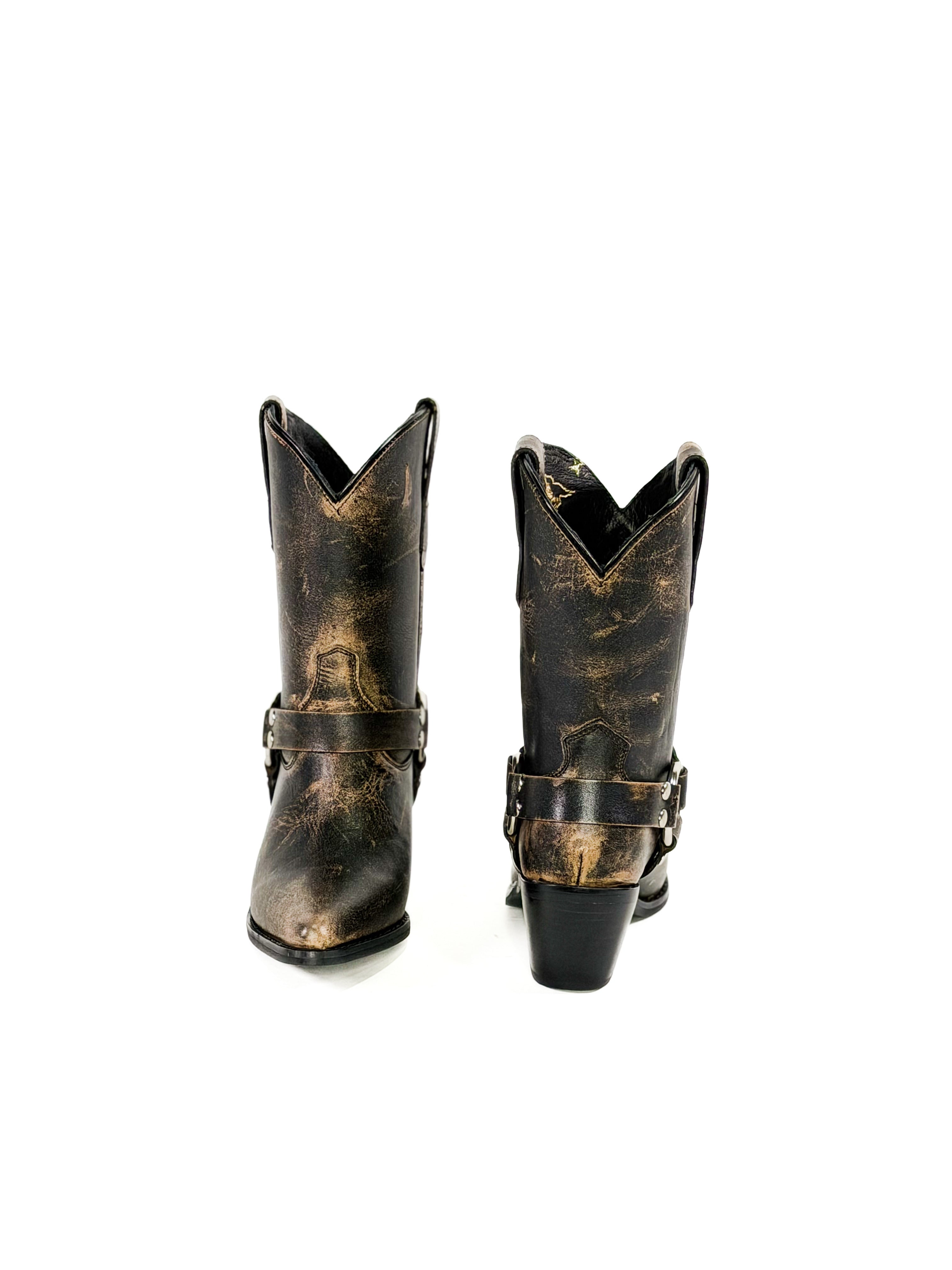 Piedreros Dark rustic ankle booties
