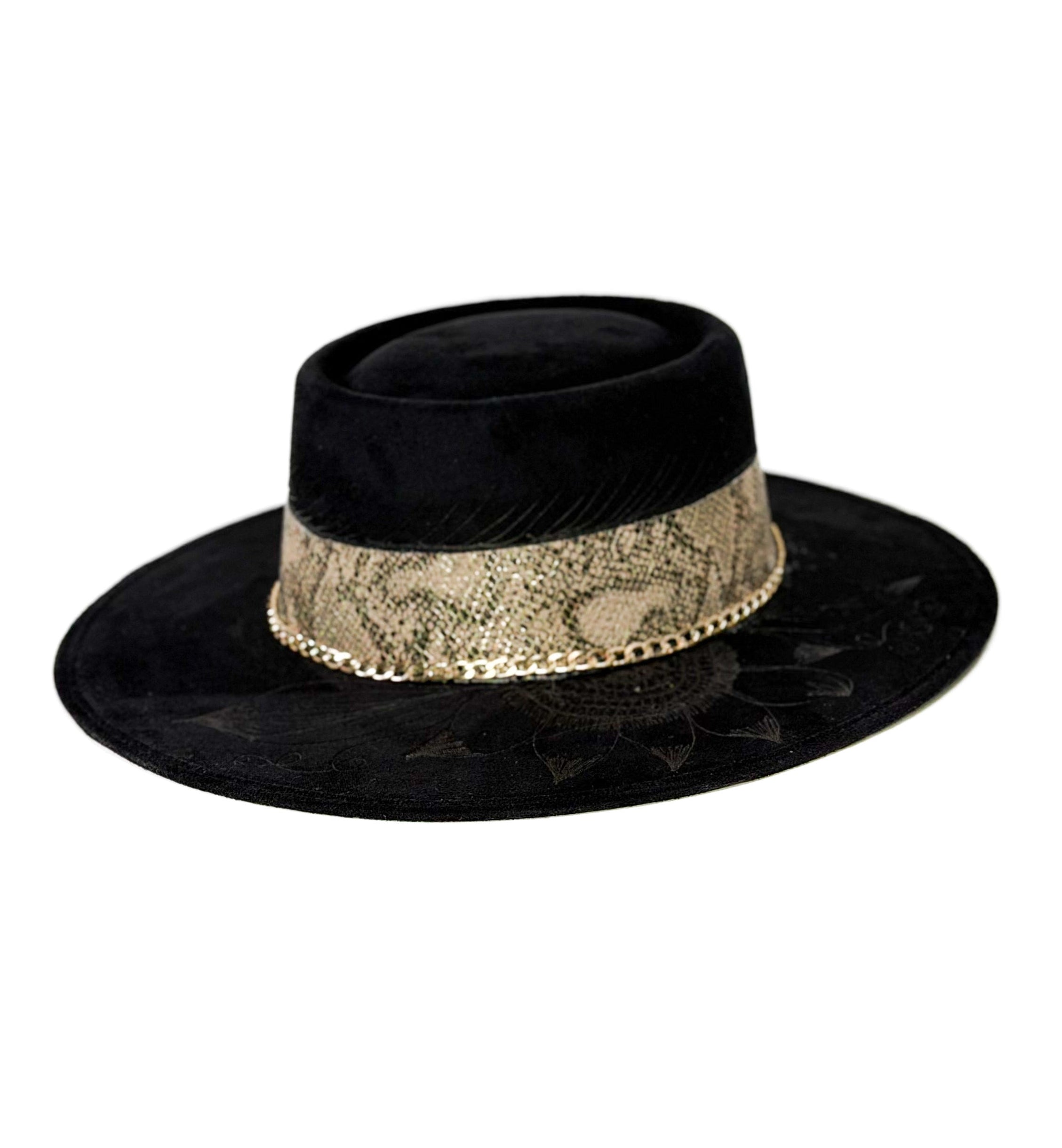 Sombrero de serpiente de oro negro