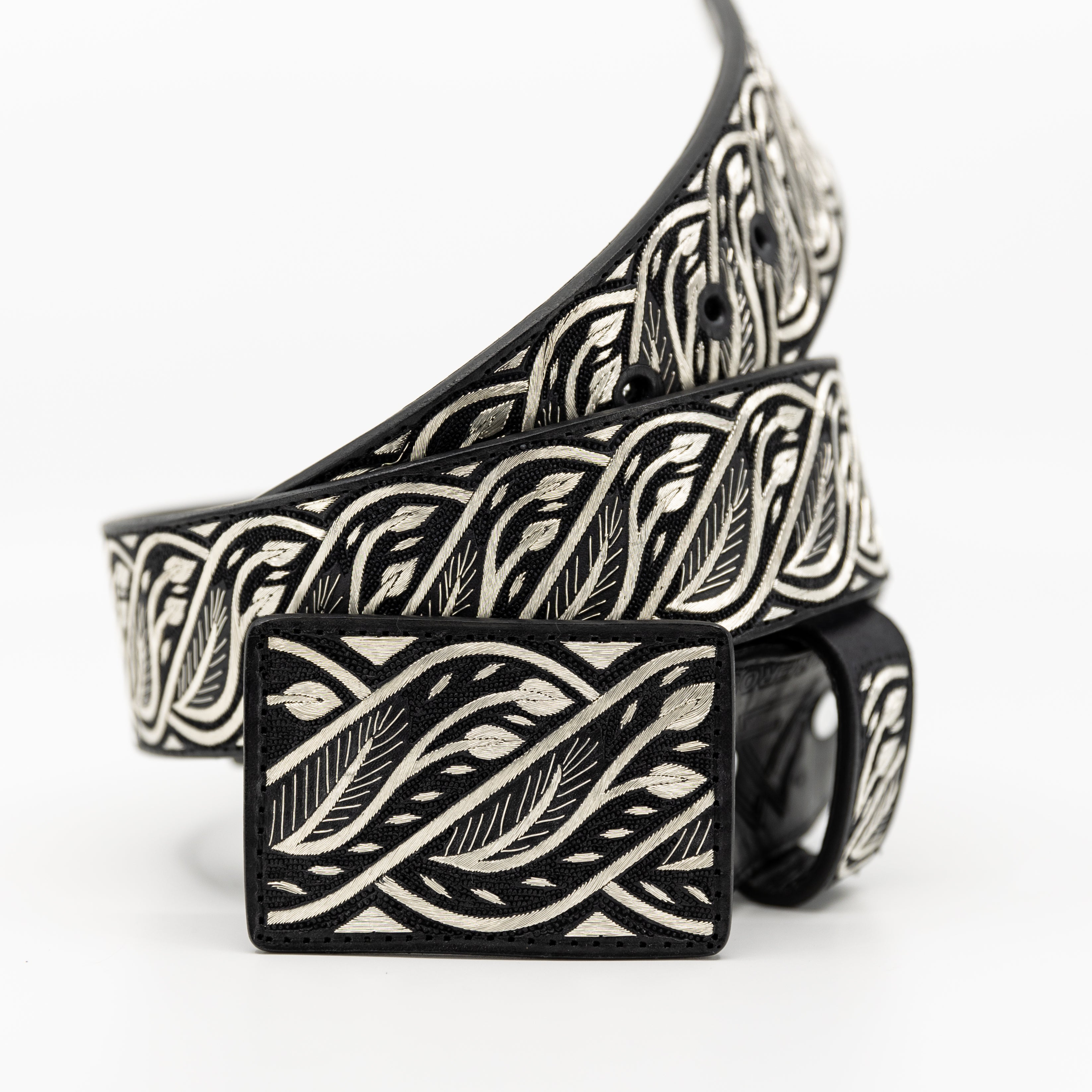 Cinto de Hilo de Plata- Hibisco — handcrafted leather belt by Cuadra Piedreros