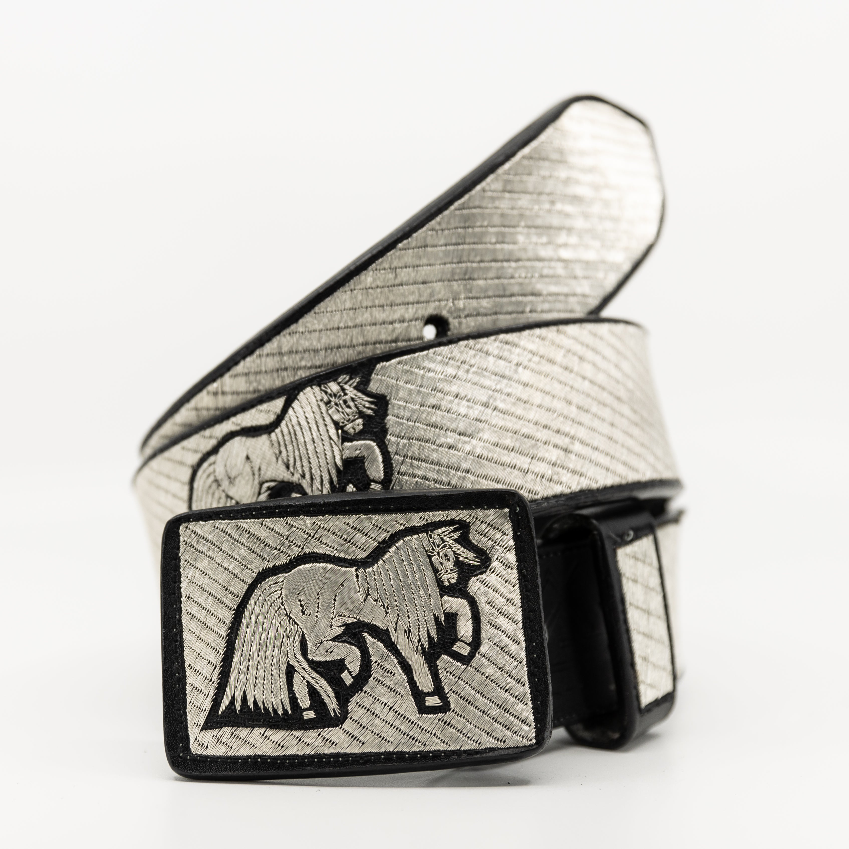 Cinto de Hilo de Plata- Caballo Plateado — handcrafted leather belt by Cuadra Piedreros