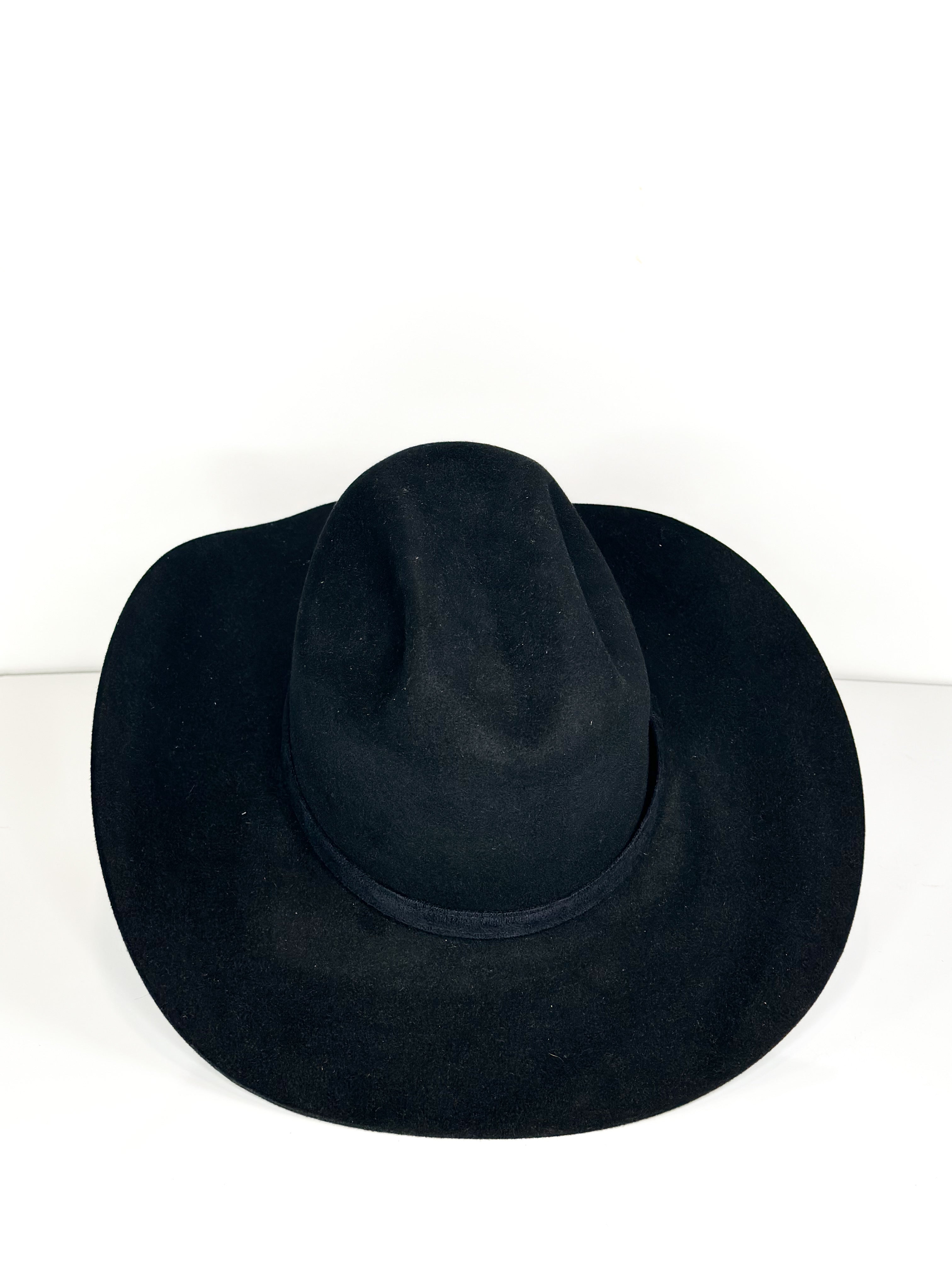 Dark Suede Hat — Cuadra Piedreros premium cap