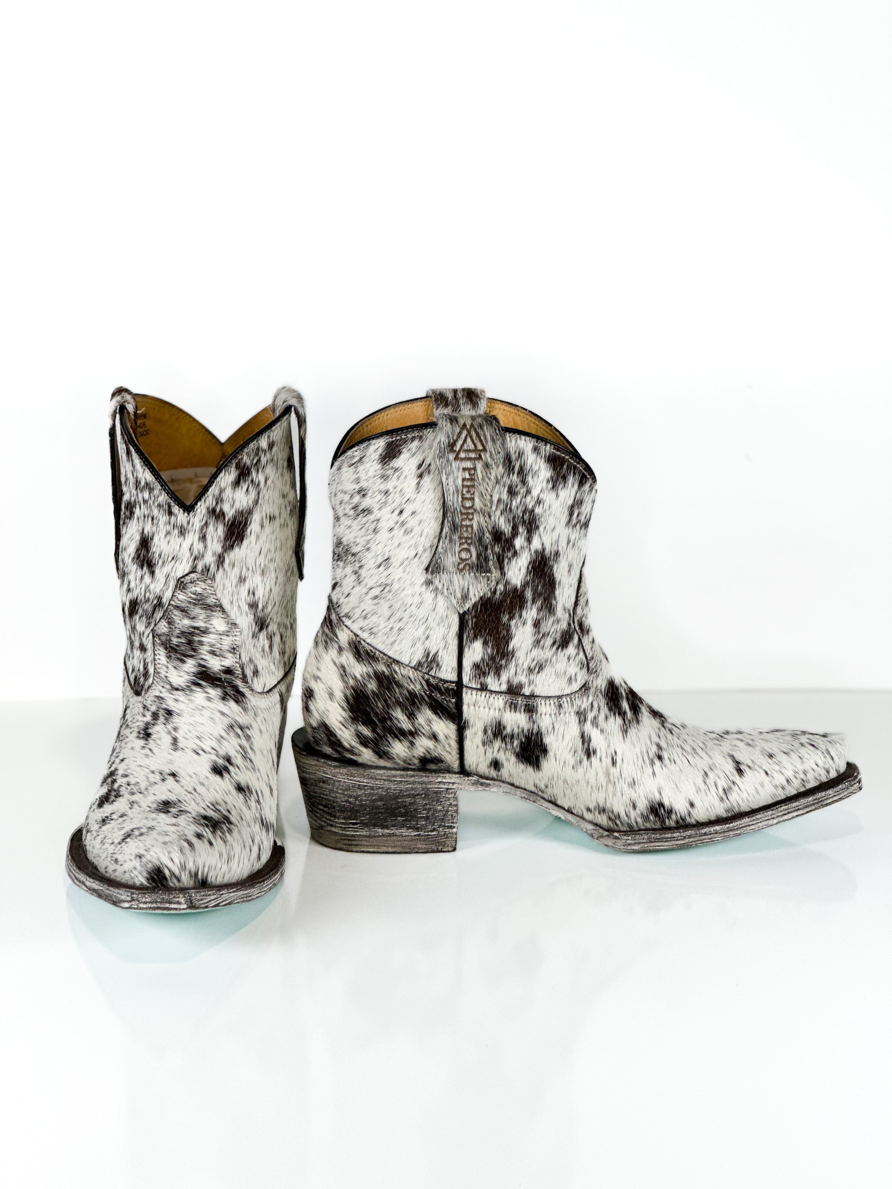 Azeri Tailcoat Cowhide — angled view