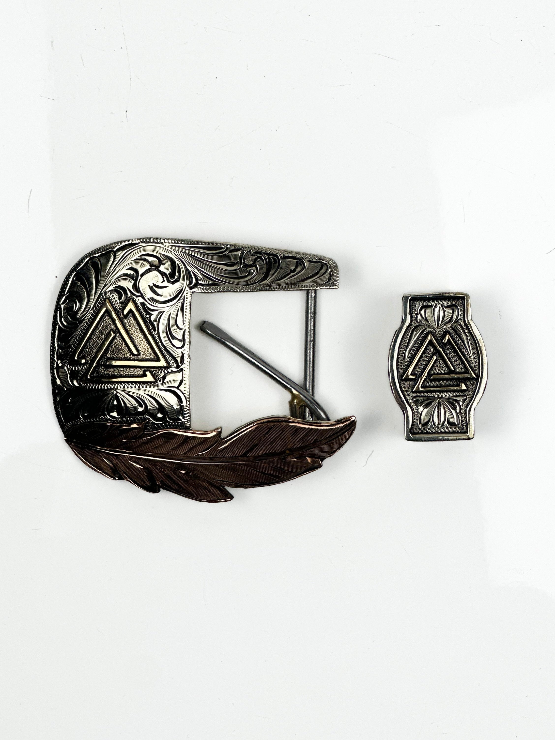 TAIL FEATHER BUCKLE — Cuadra Piedreros western belt buckle