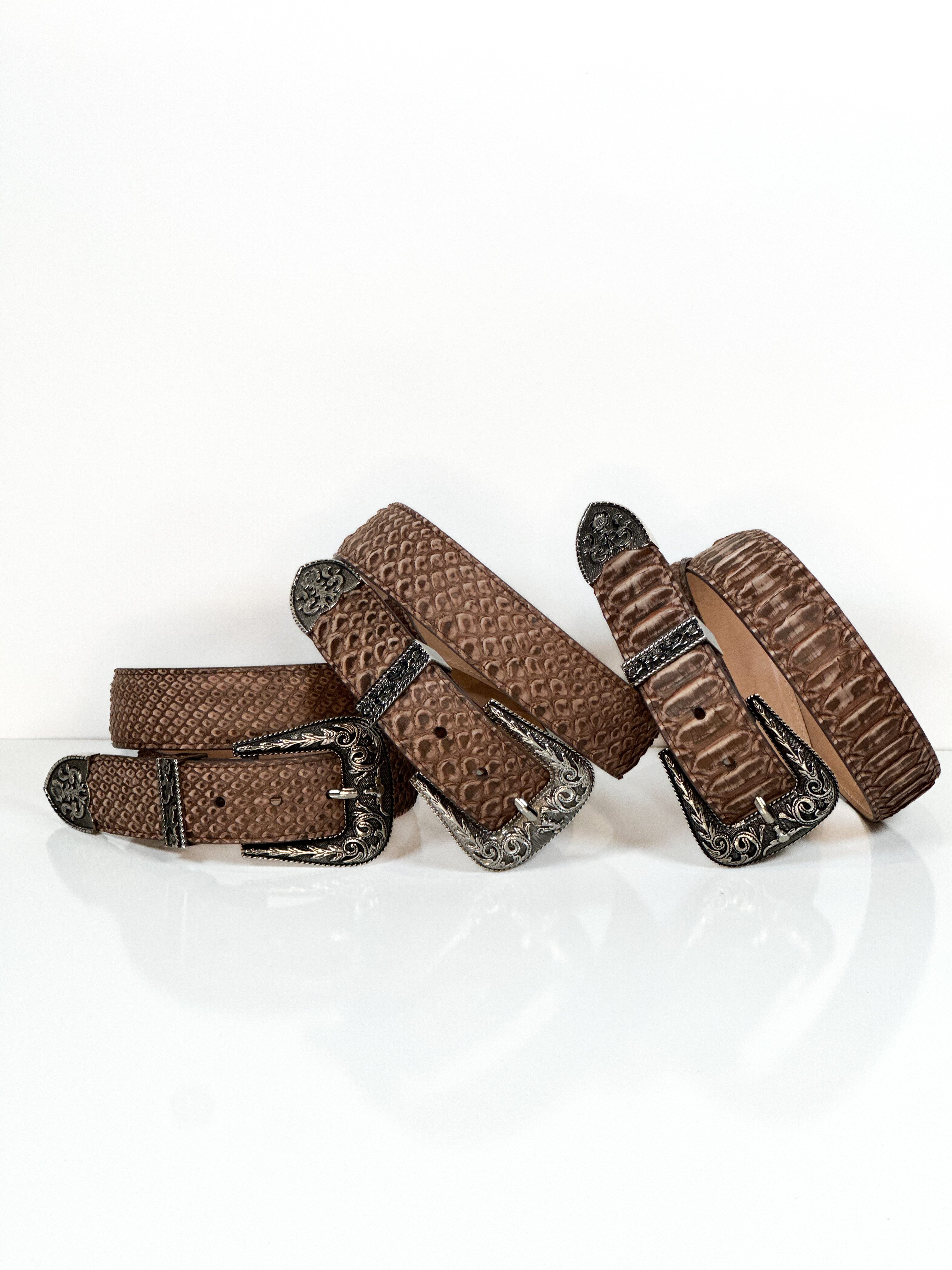 Flagstone-belt — close-up of leather belt