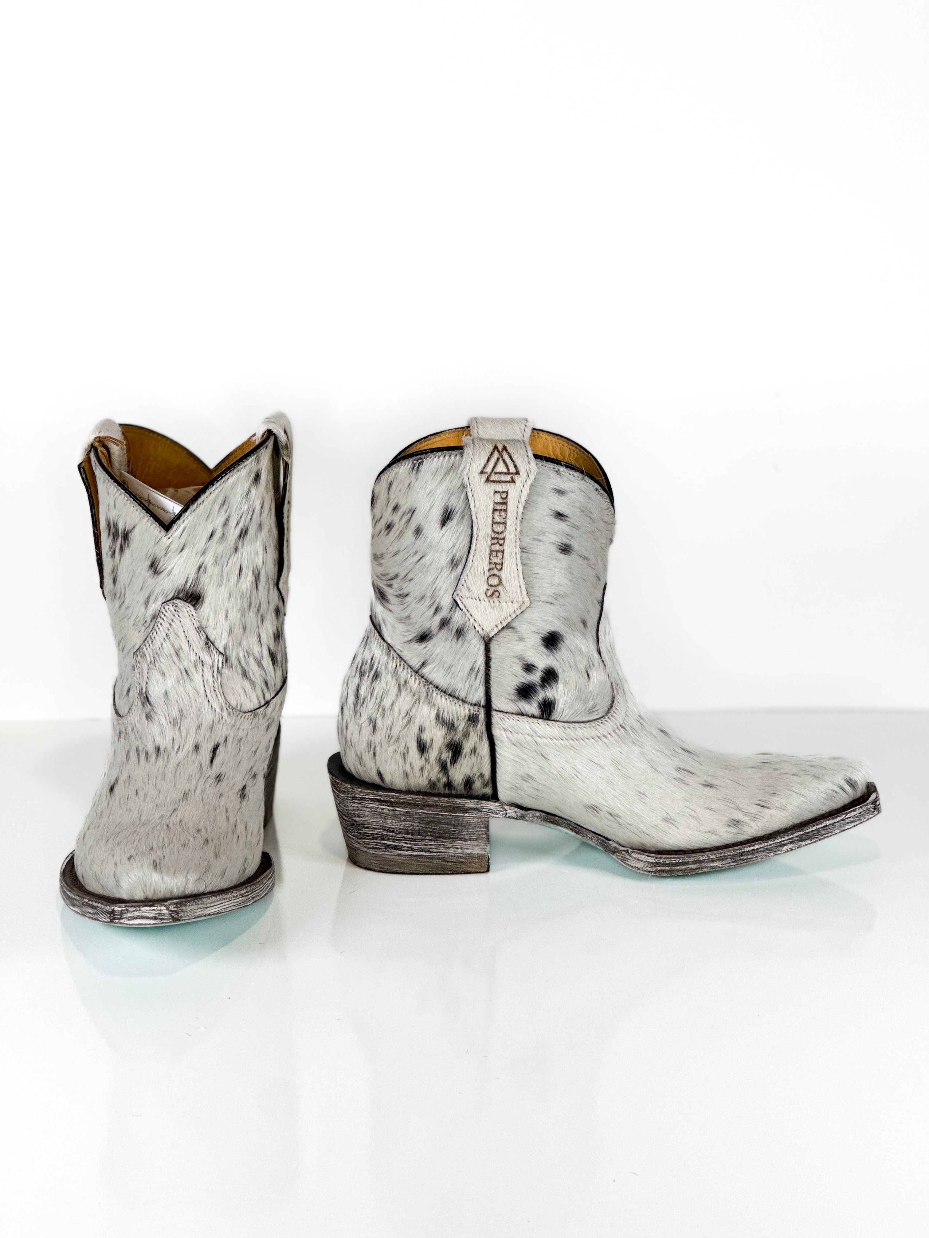 Azeri Veil cowhide — angled view