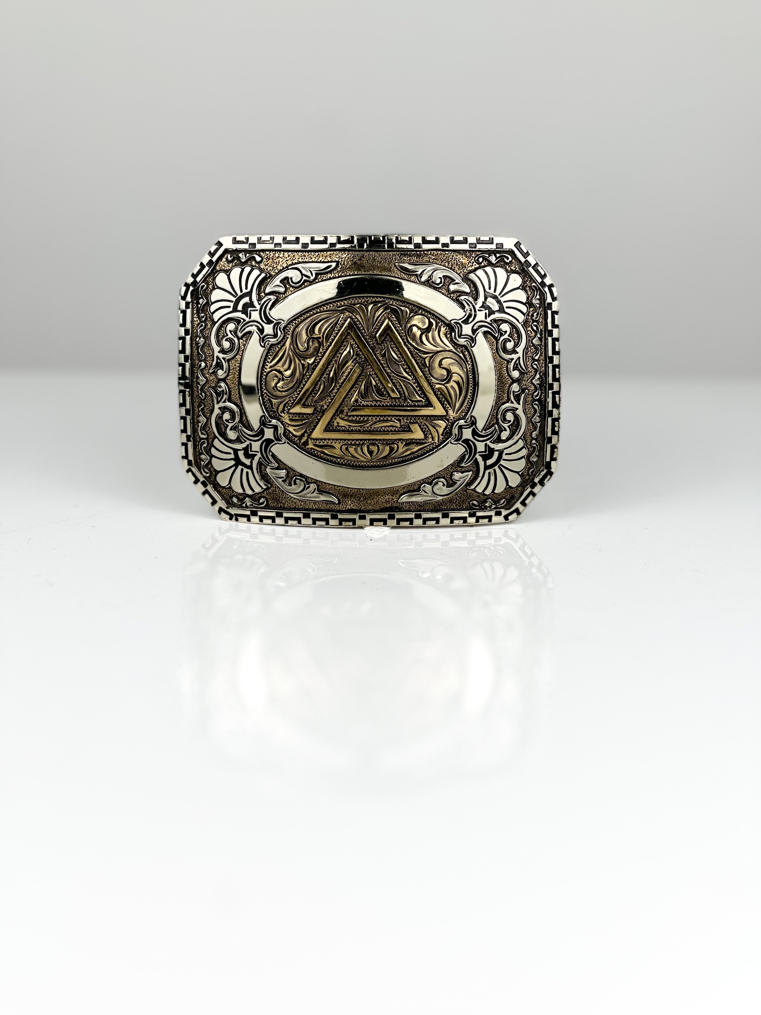 SHELL BUCKLE — detail shot