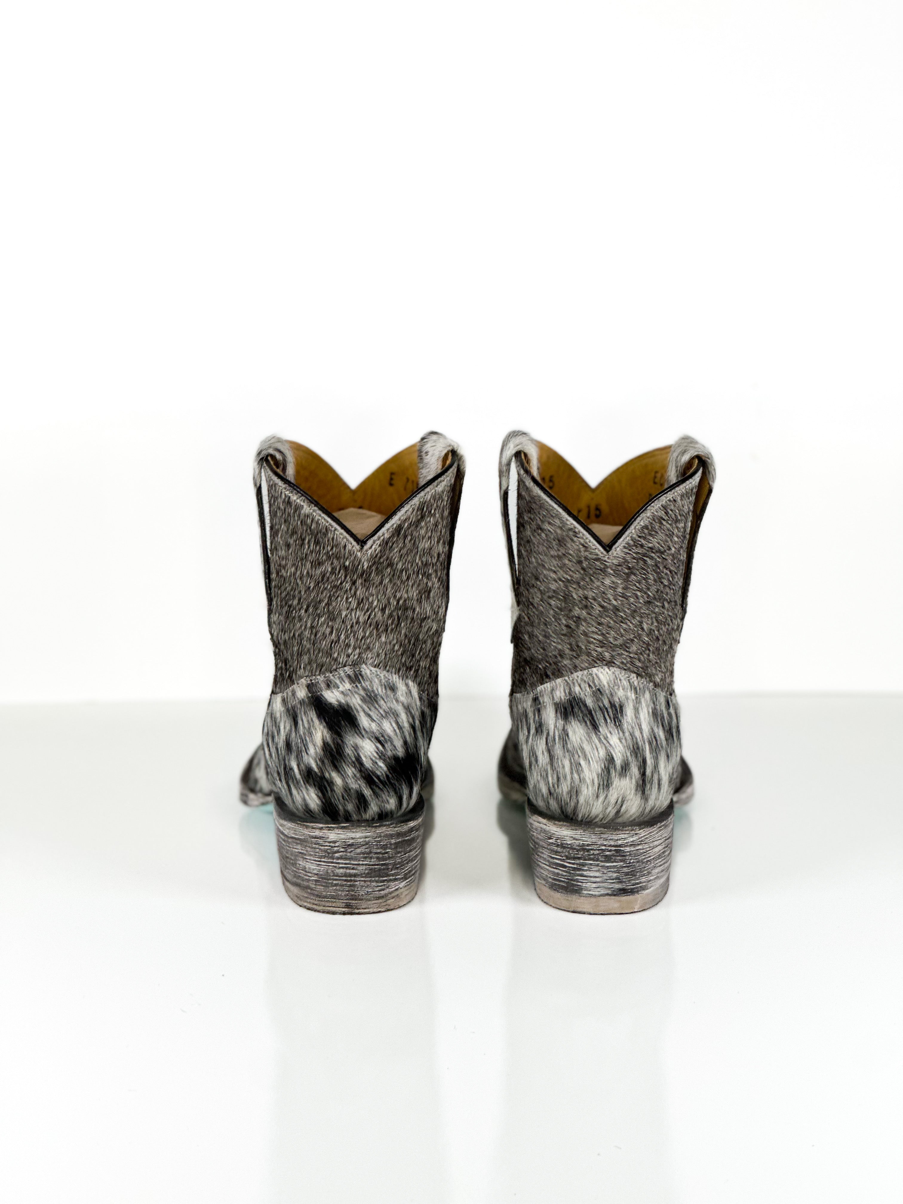 Azeri mottled Cowhide — detail shot