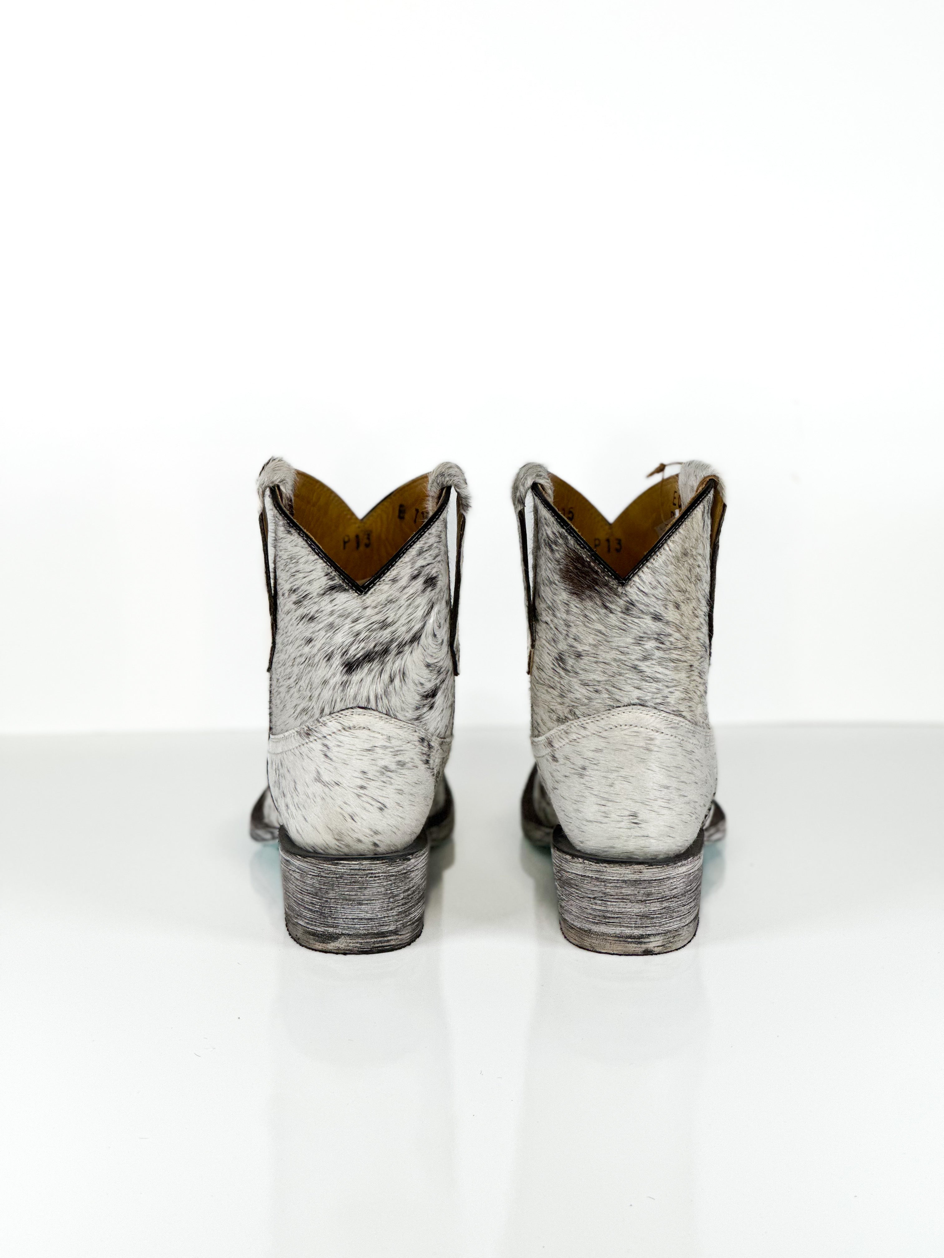 Azeri Mist Cowhide — detail shot