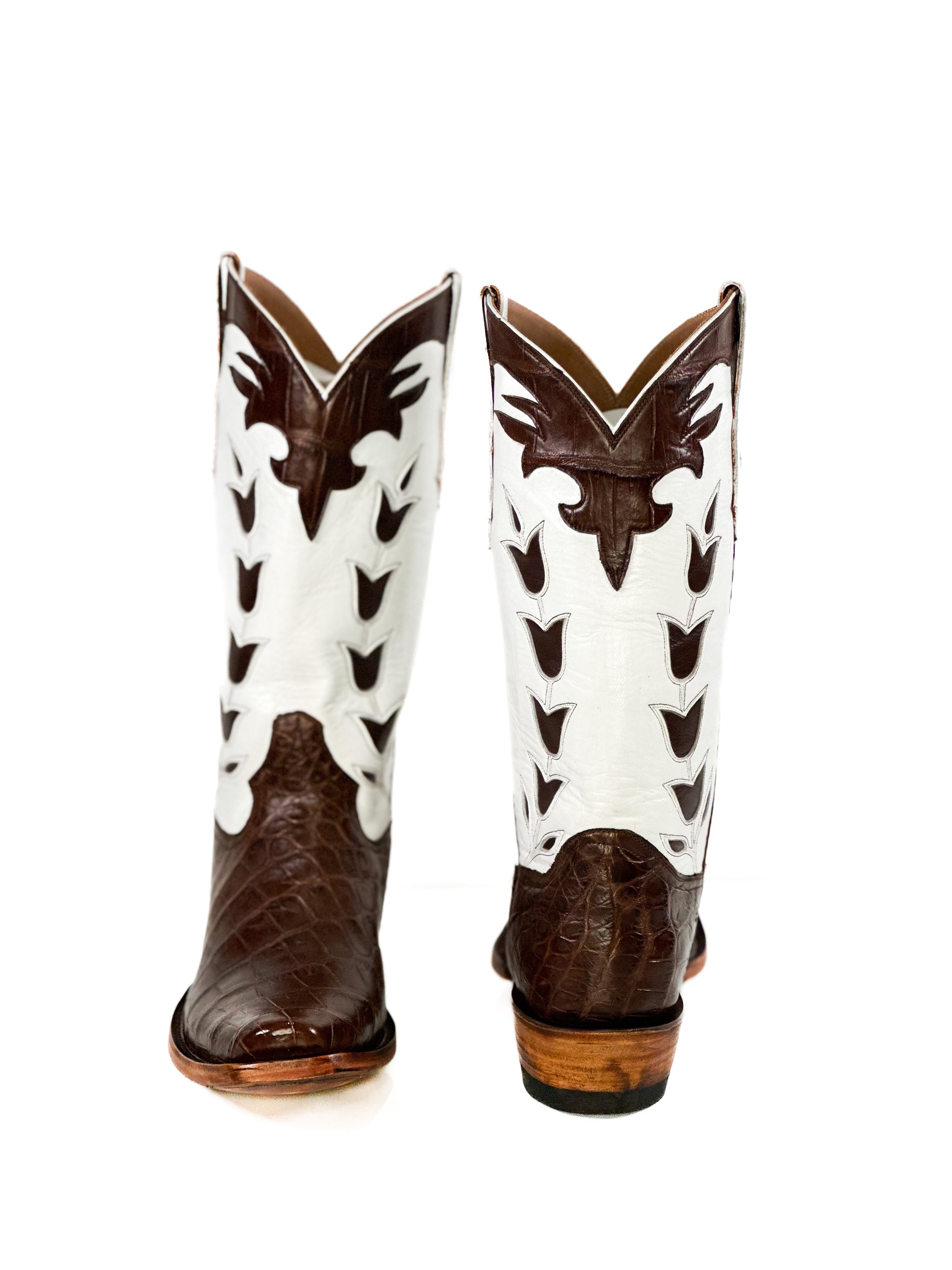 White Tulip Gator — detail shot