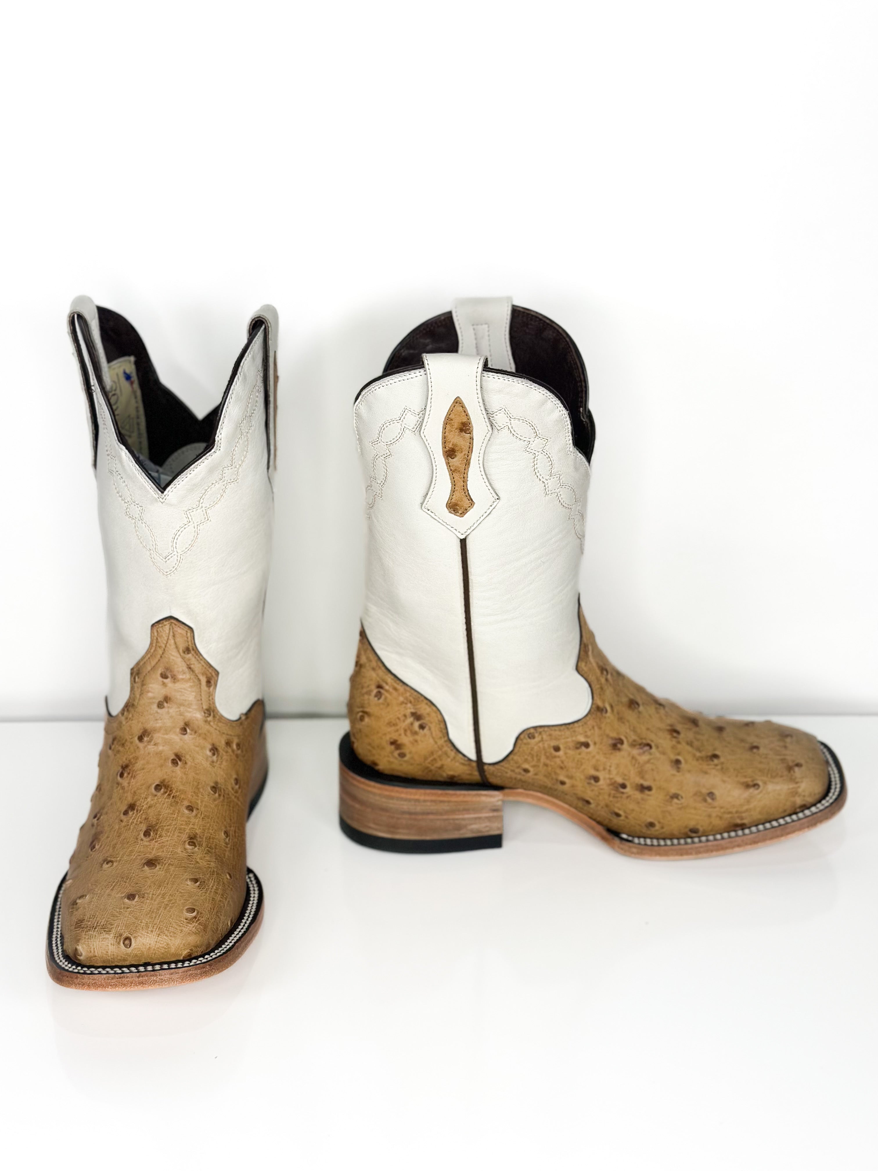 Pájaro loco Boot’s — detail shot of handmade western boots