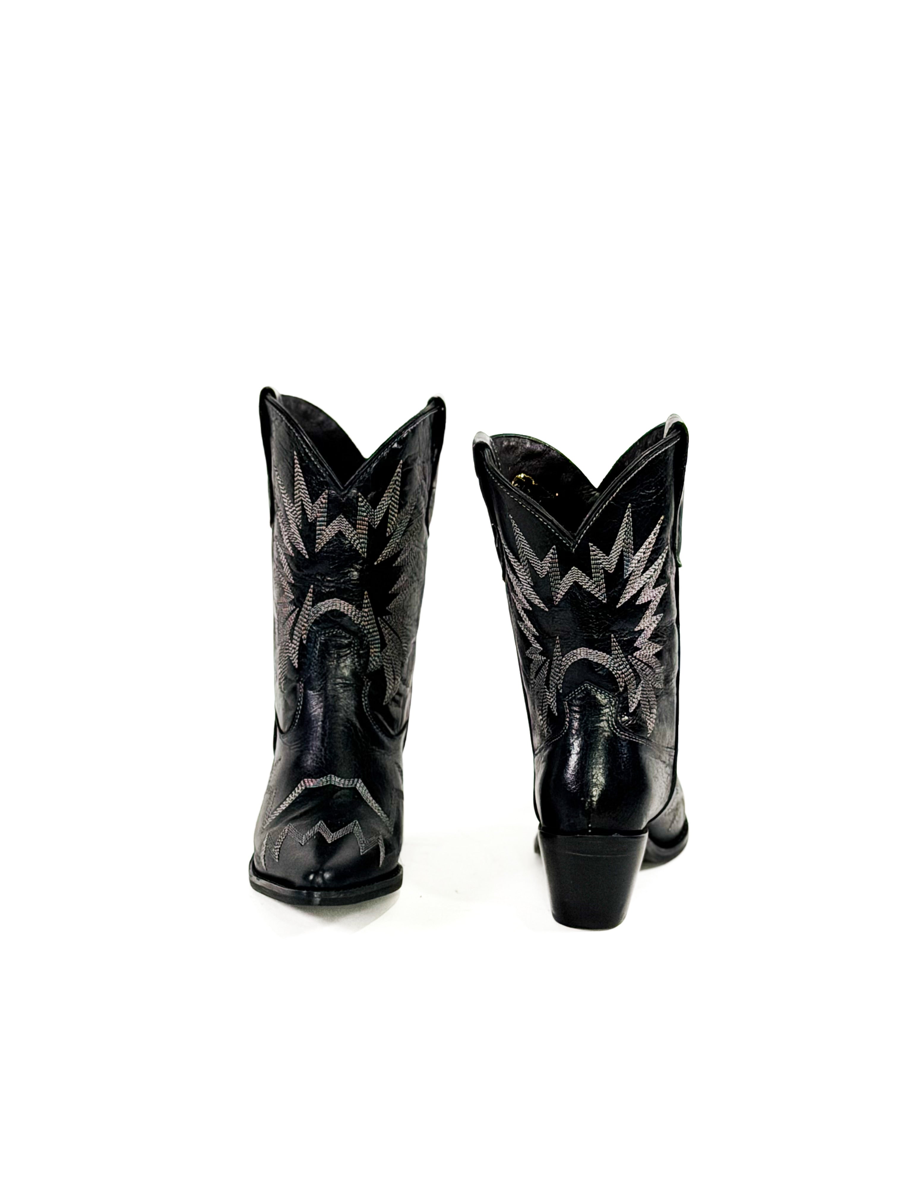 Black leather snip toe cowgirl boots