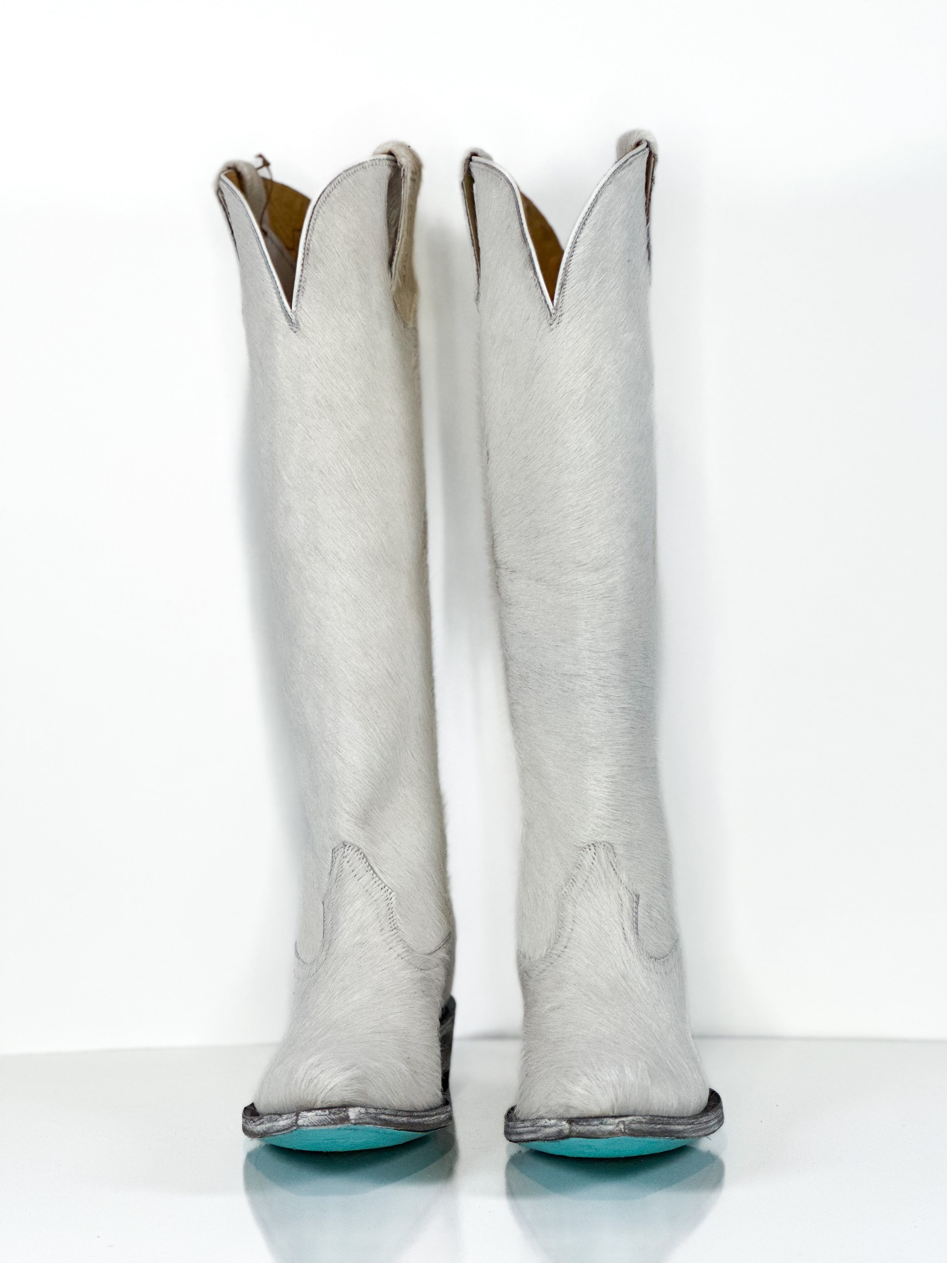 Azeri Cowhide- Snow — side view