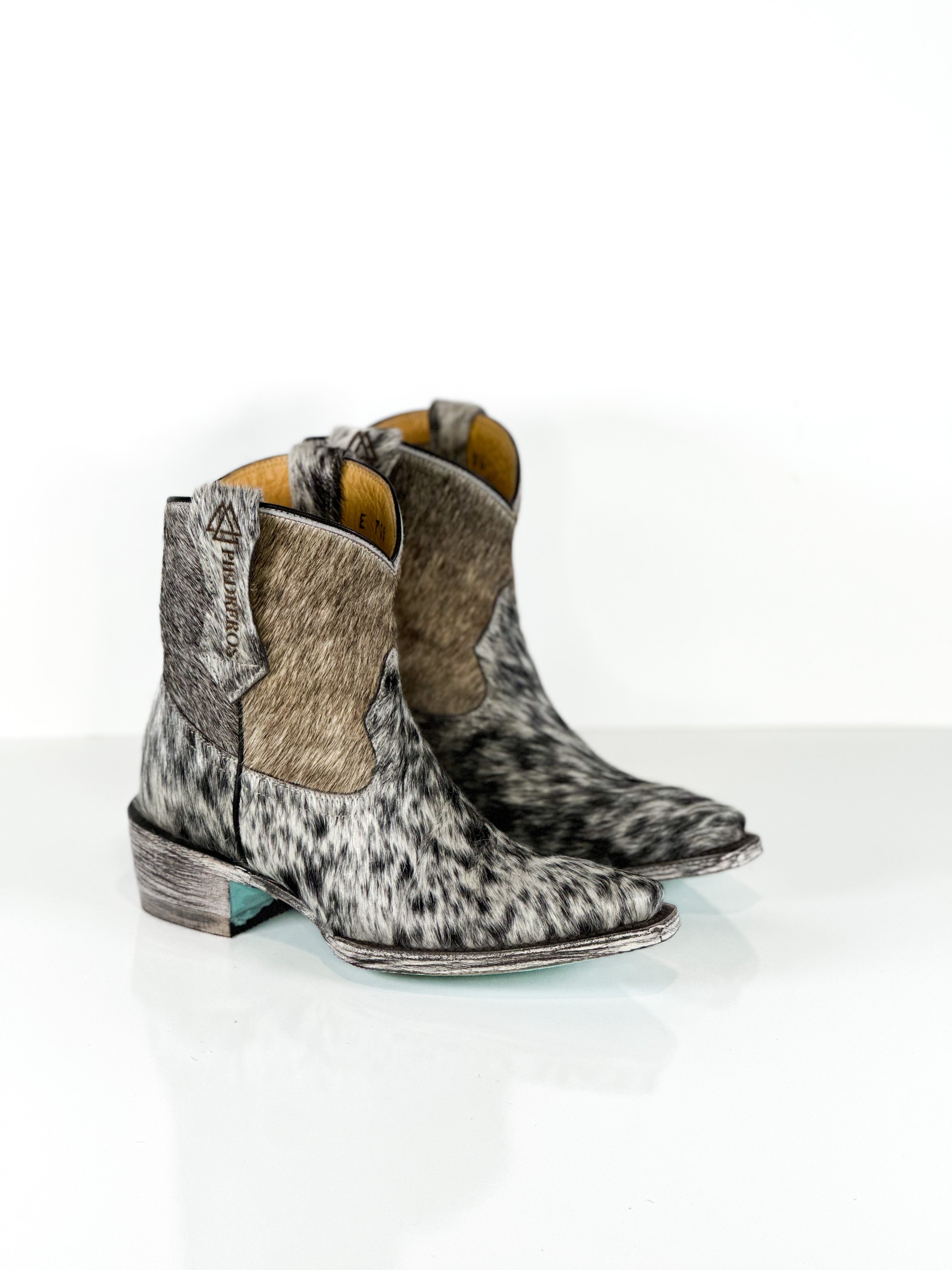 Azeri mottled Cowhide by Cuadra Piedreros