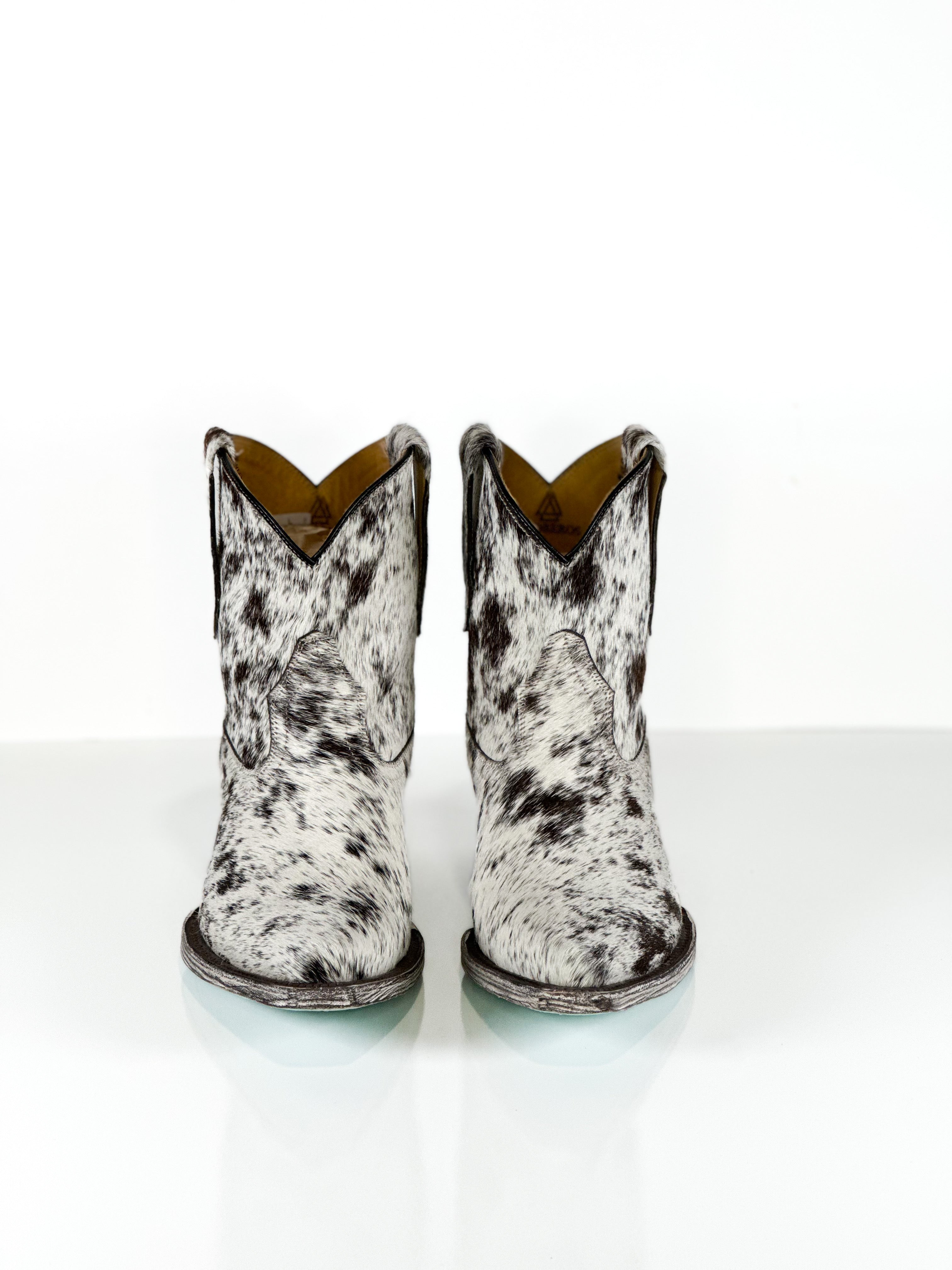 Azeri Tailcoat Cowhide — side view