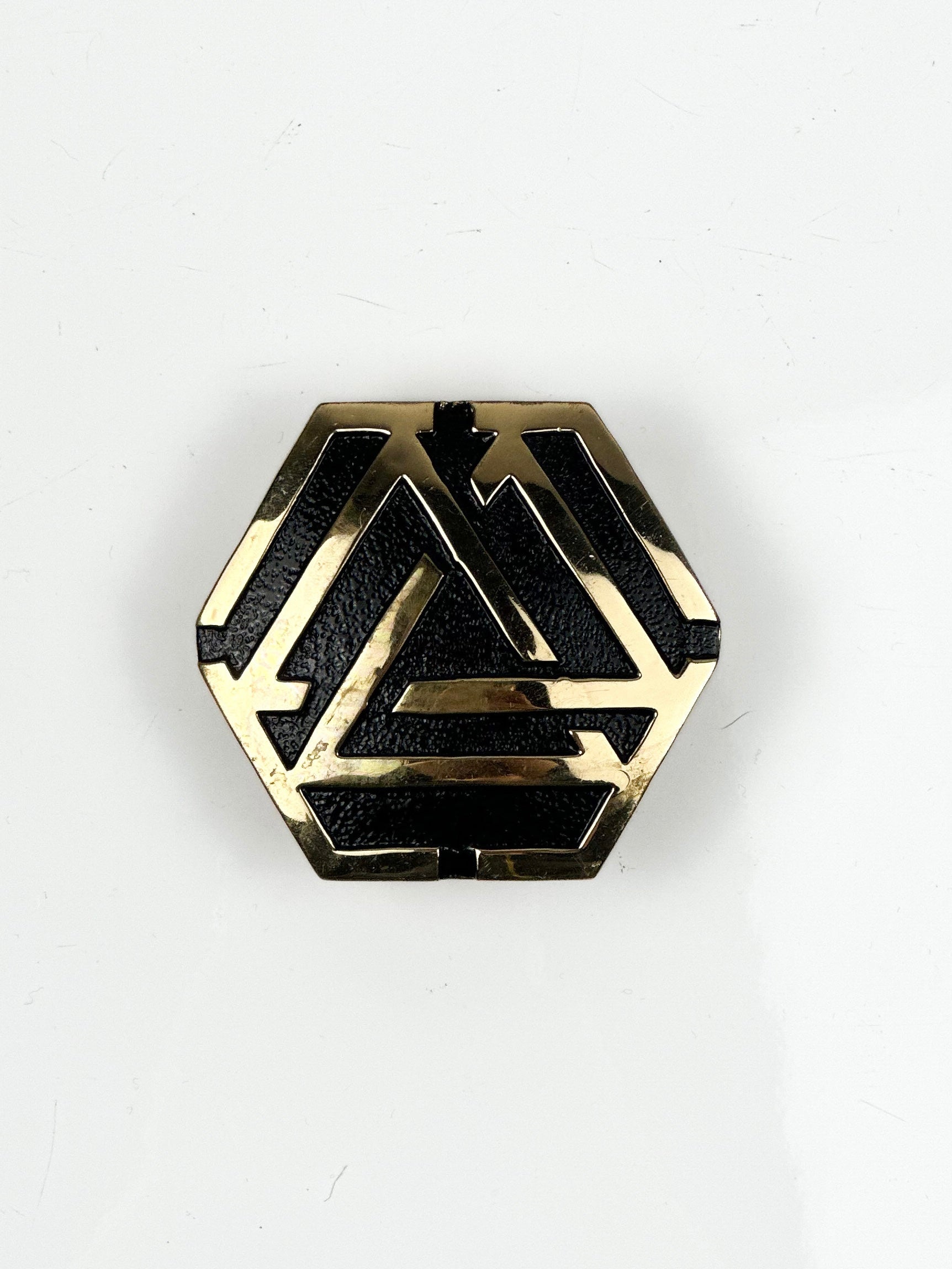 TRIHEX BUCKLE — side view