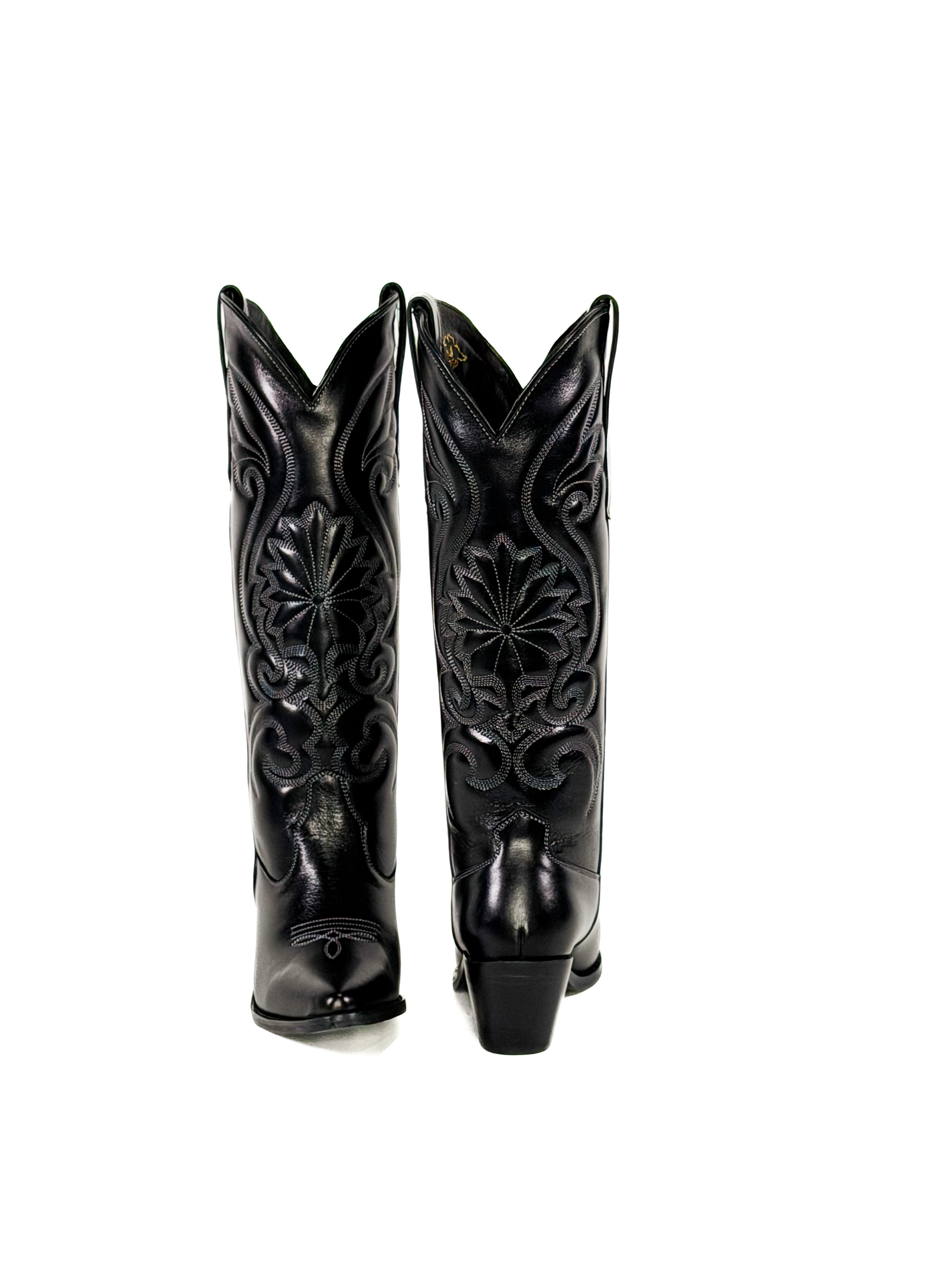 Black leather cowgirl boots 