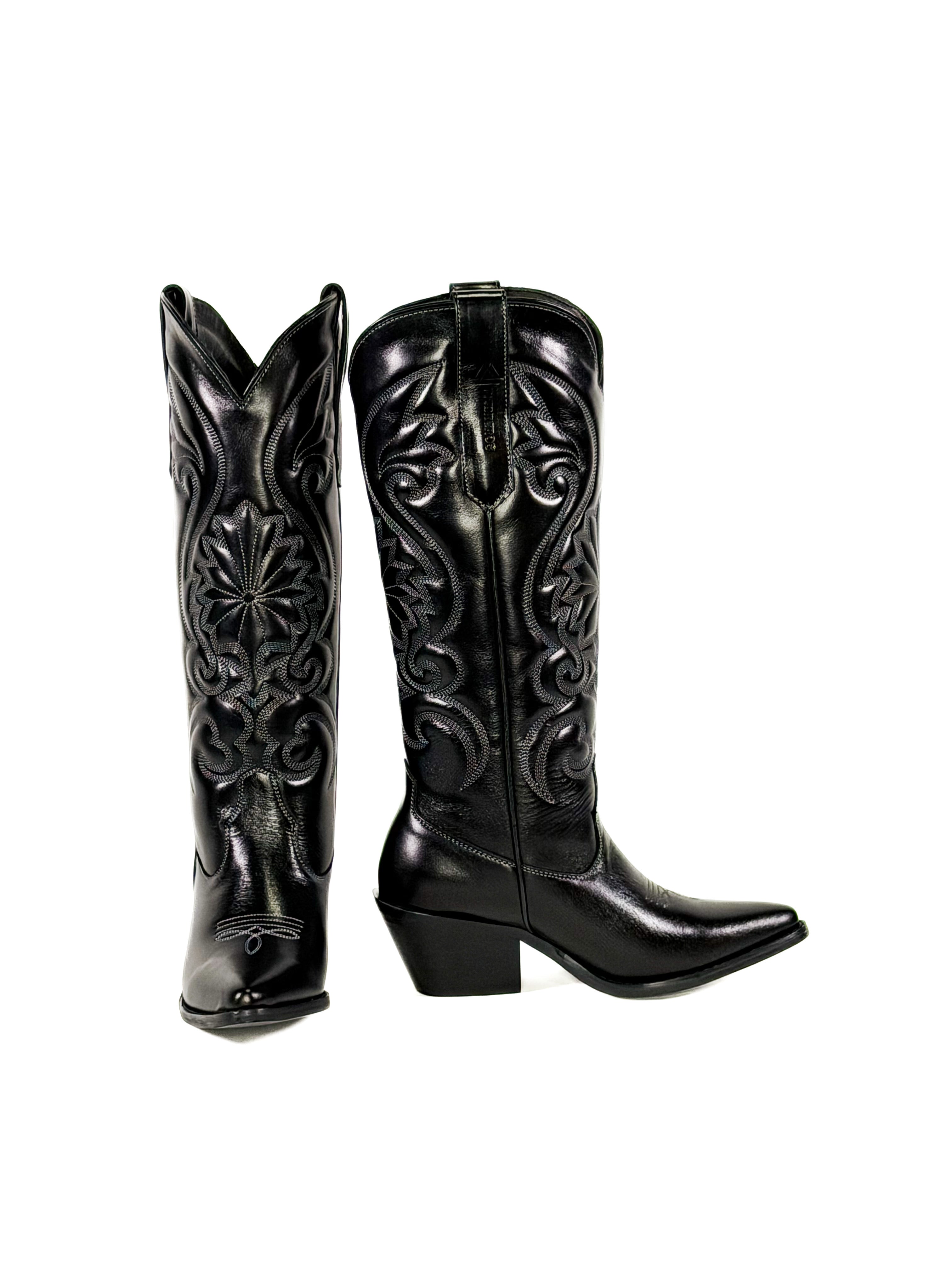 Black side leather cowgirl boots