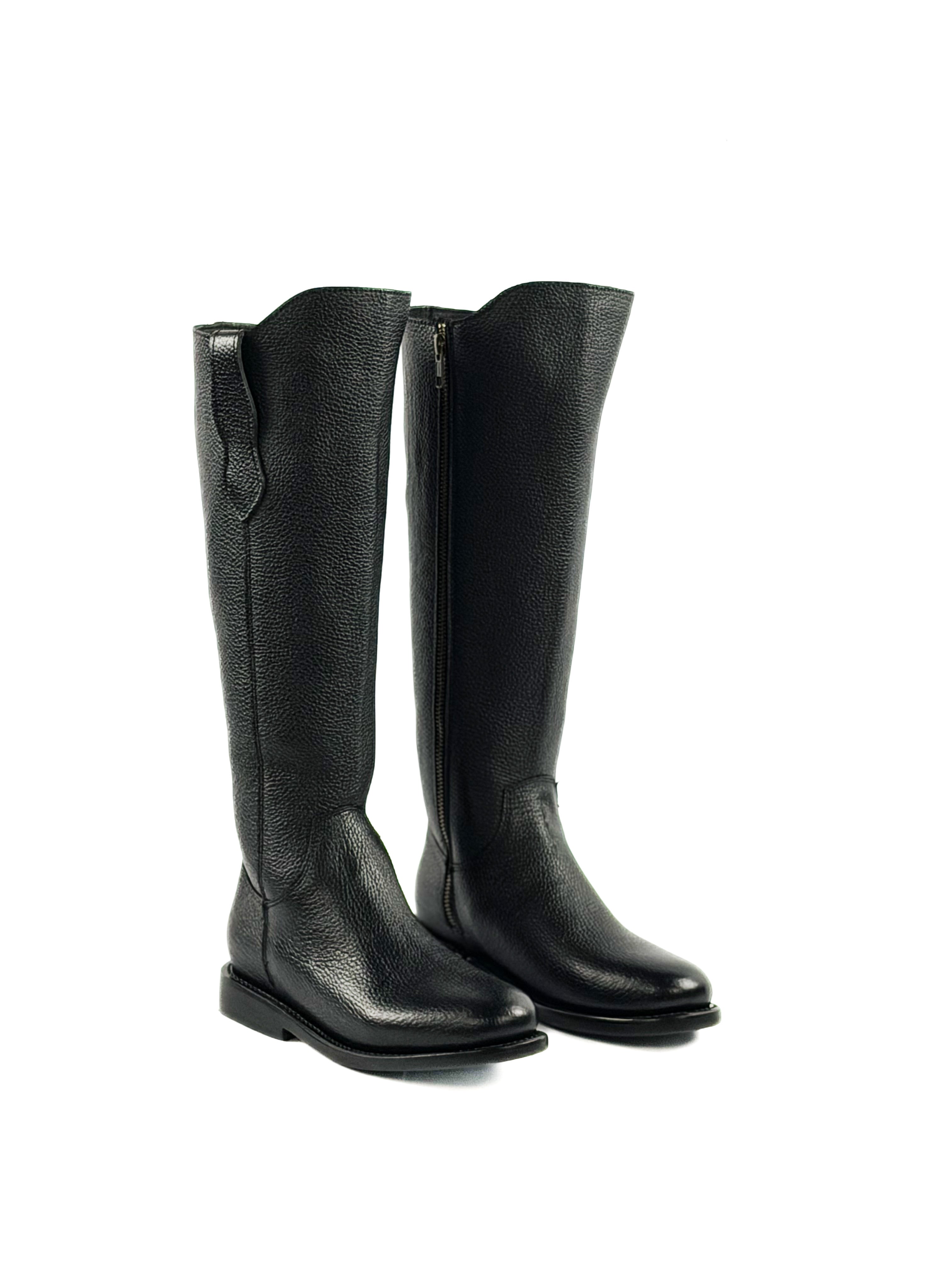 Pair of black round toe below the knee boots, low shaft, riding boots 